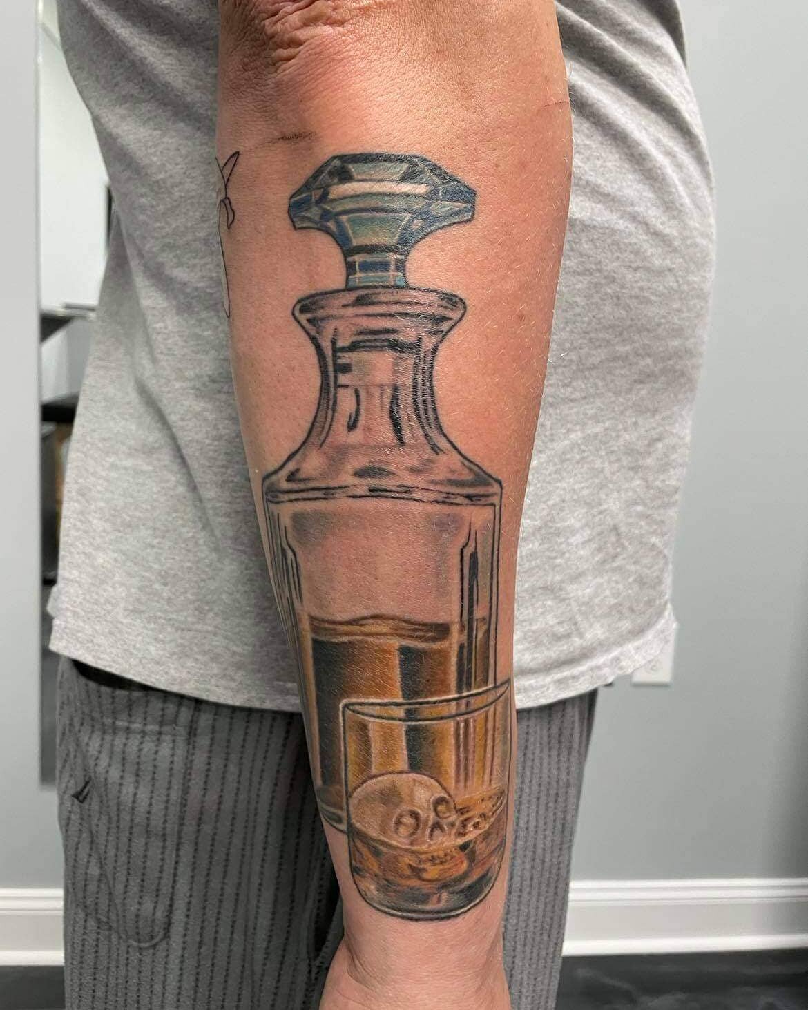 Healed #decantertattoo by @ryanwhitsontattoo
.
.
.
.
.
#bottomofthebottle #spitfiretattoocville #charlottesville #whiskey #whiskeytattoo #drinkup #drinksofinstagram