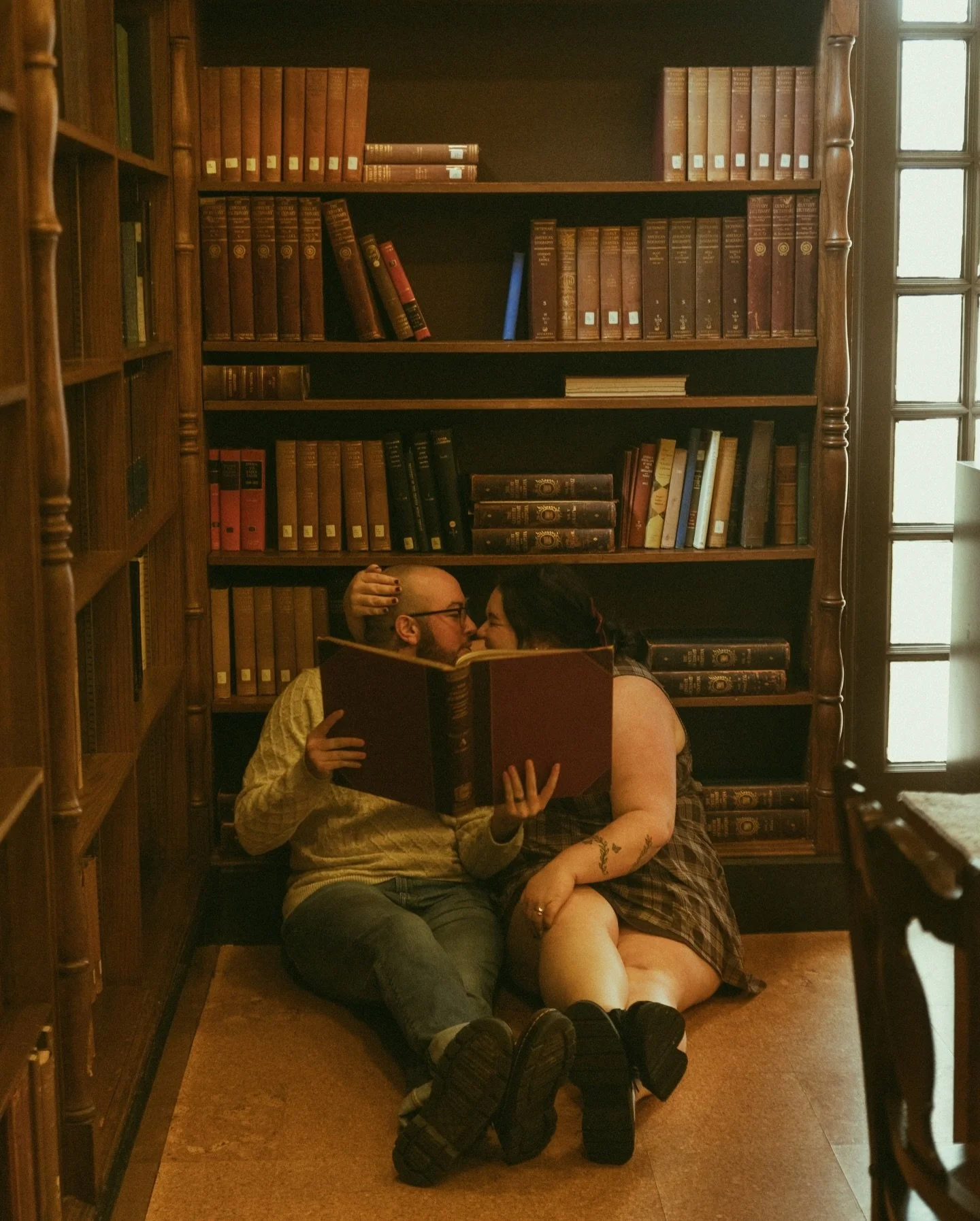 📚✨
&bull;
&bull;
&bull;
#libraryphotoshoot #houstonengagementphotographer #houstonweddingphotographer #authenticlove