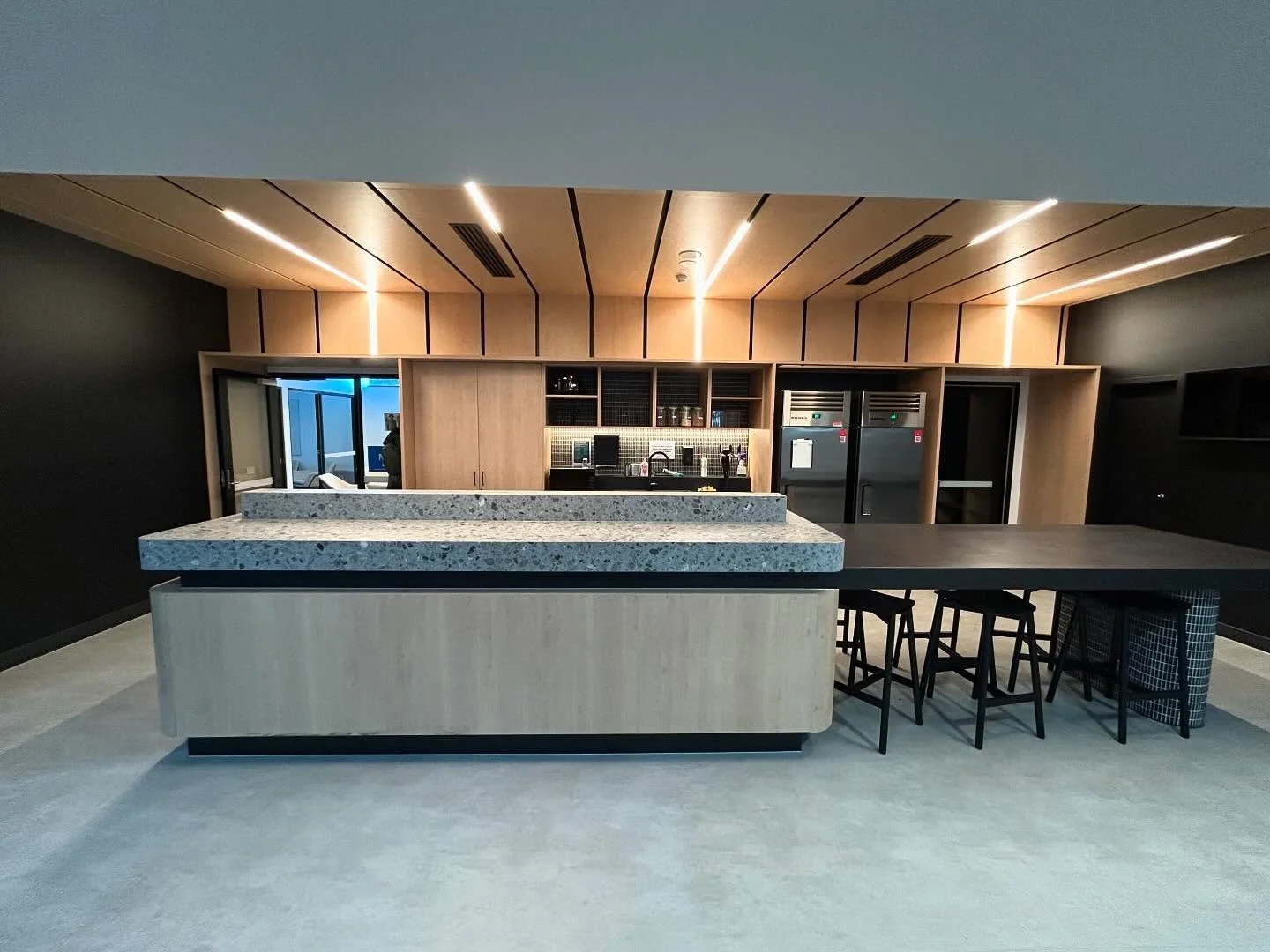 North Melbourne Football Club 💙🤍 complete with ceiling and wall panelling!
&bull;
&bull;
&bull;
#nuveaukitchens #building #architecture #construction #design #photography #interiordesign #home #art #architecturephotography #architect #architecturel