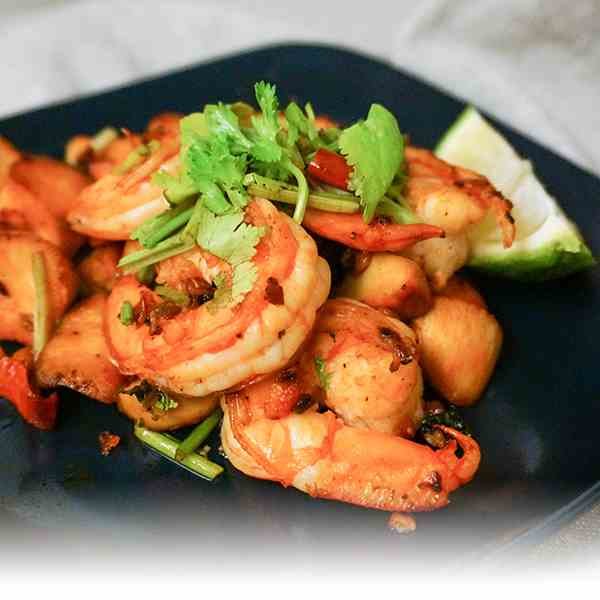 GRILLED SHRIMP WITH BASIL AND PROSCIUTTO