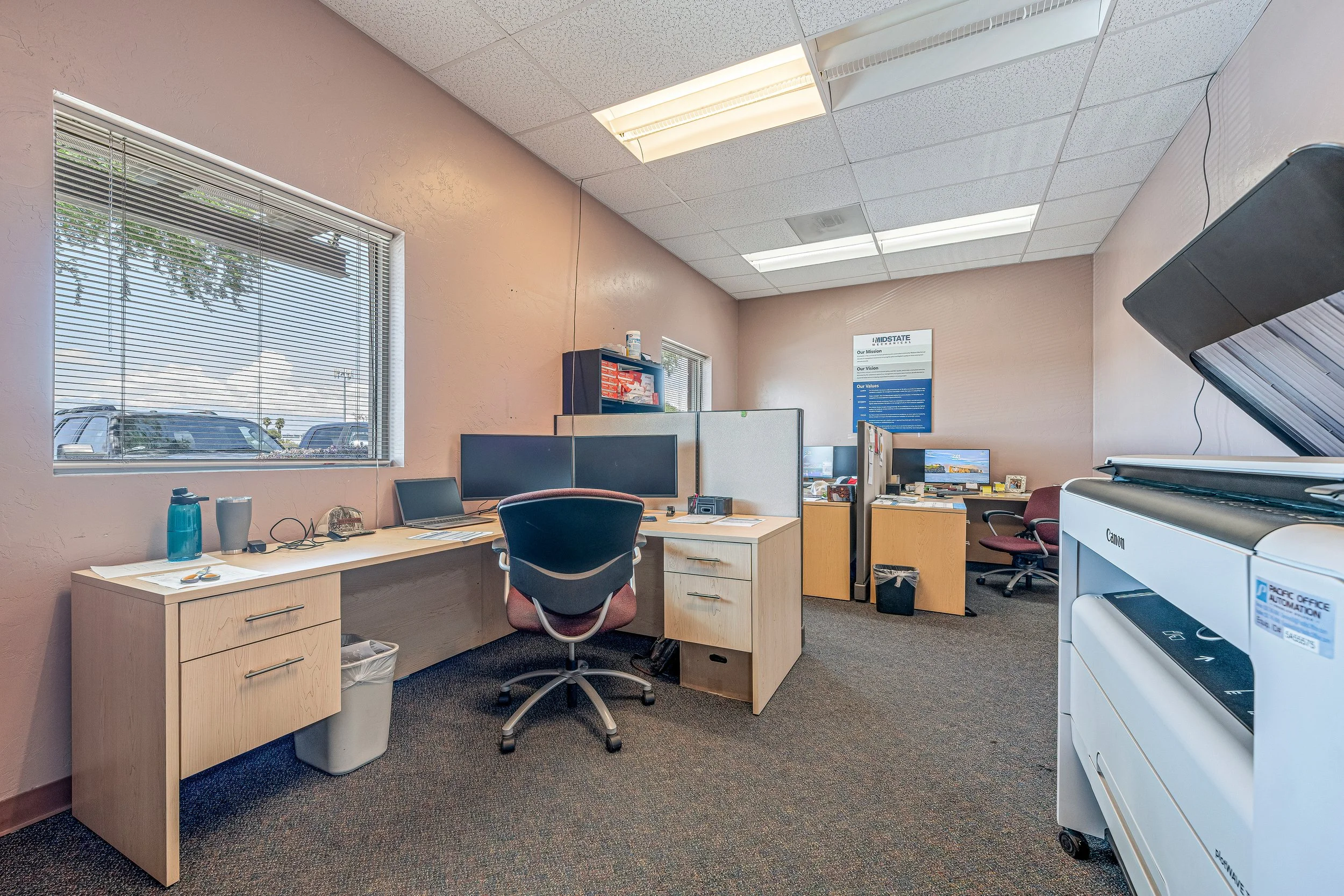 7-Bullpen _ large office.jpg