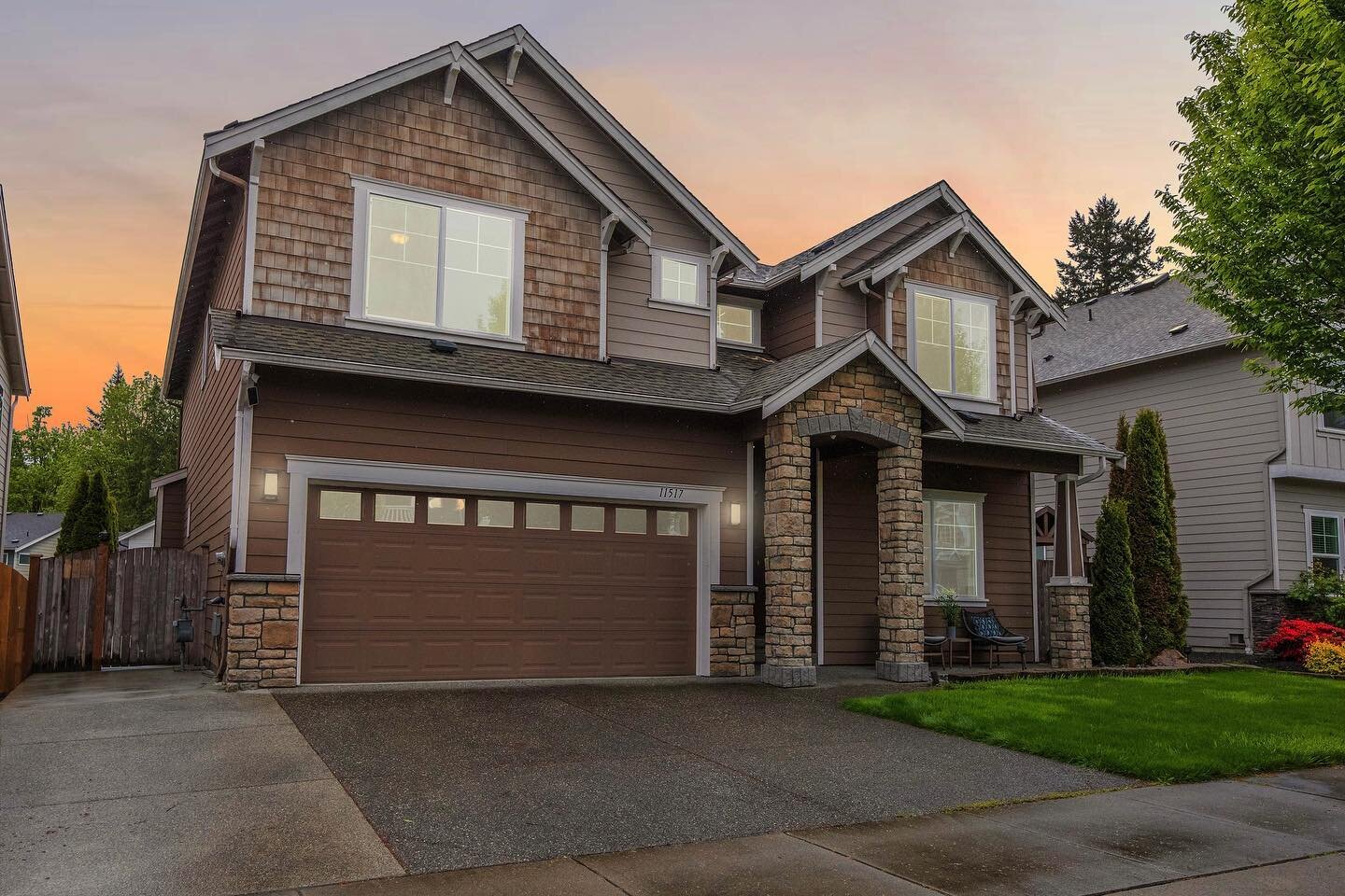 ✨Open House Saturday and Sunday from 1-4pm ✨

11517 56th Ave SE in Everett is unlike anything else on the market. 

Tucked on a quiet cul-de-sac in sought after Larimer Highlands, this smart floor plan features four generous bedrooms, including a pri