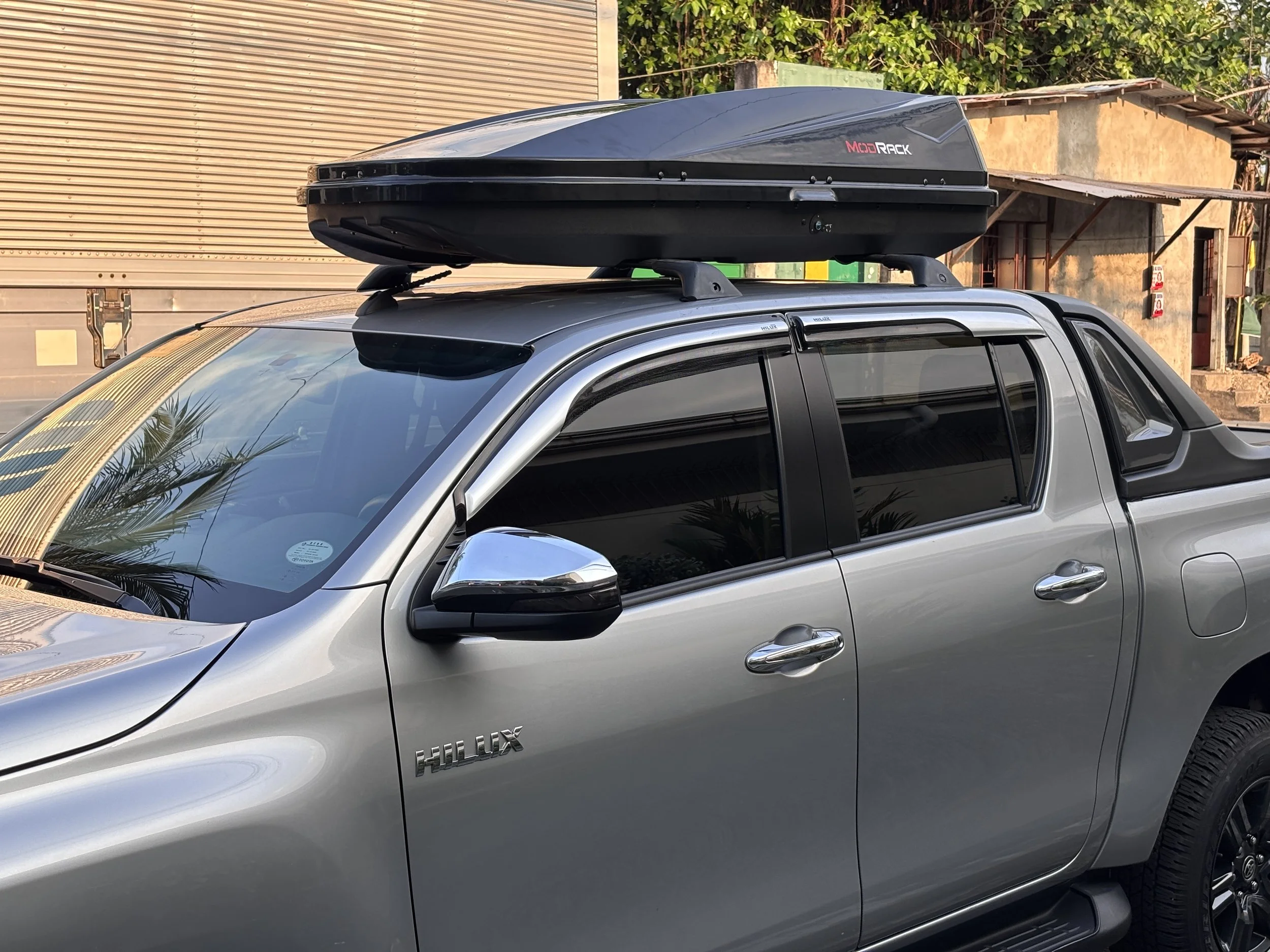 Mod rack roof box on hilux-1.jpg