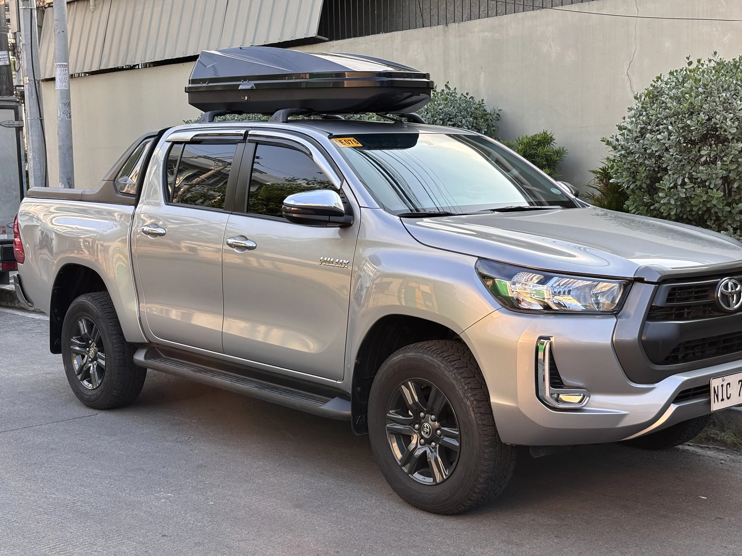 Mod rack roof box on hilux-2.jpg