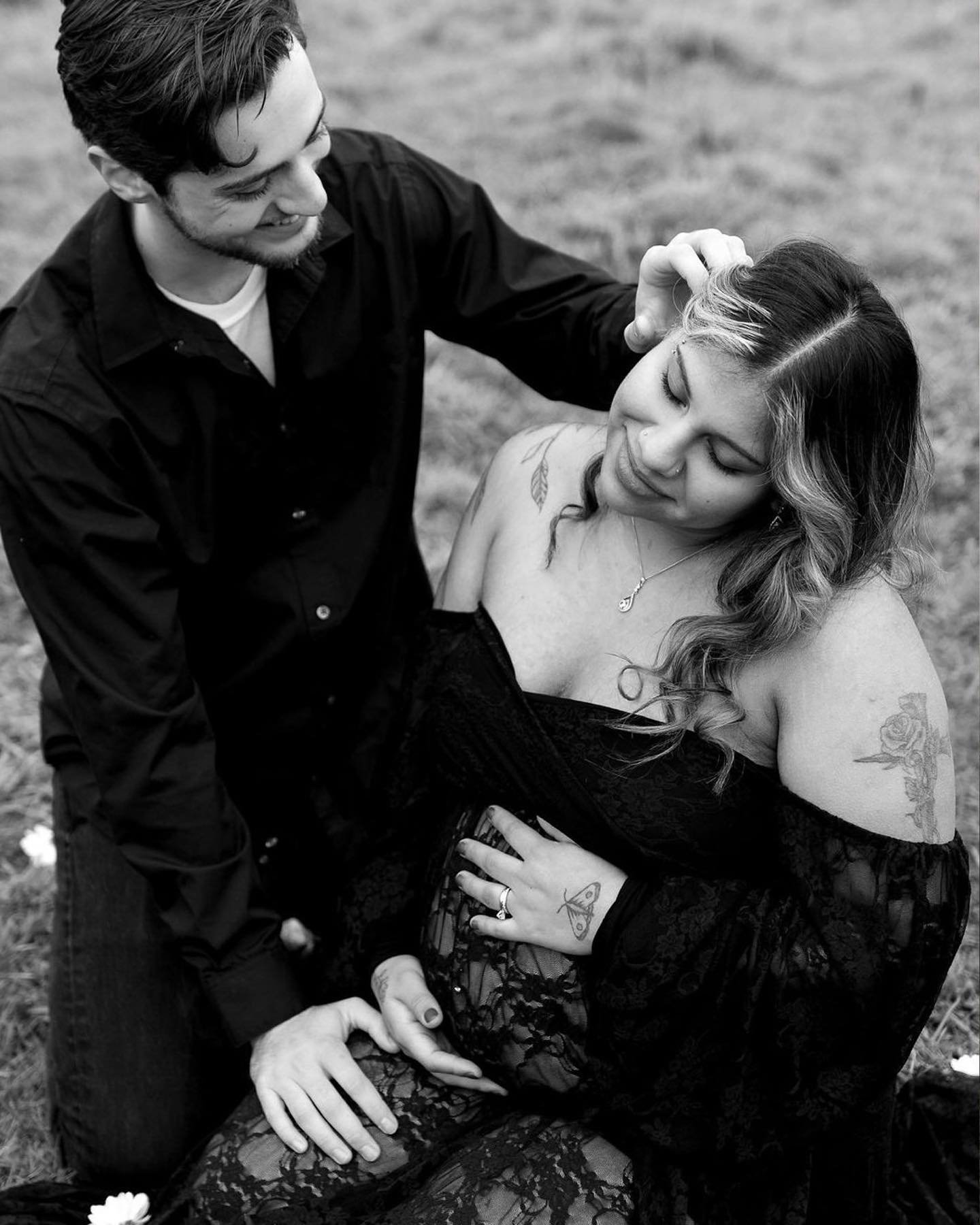 Maternitys for Ileana &amp; Ethan&mdash;Baby Olsen doesn&rsquo;t have a clue he&rsquo;s already got the best parents ever 🖤🪐🌿🌼

-

Maternity photos. Washington Photographer. Maternity session. Maternity photographer. Seattle photographer. Pregnan