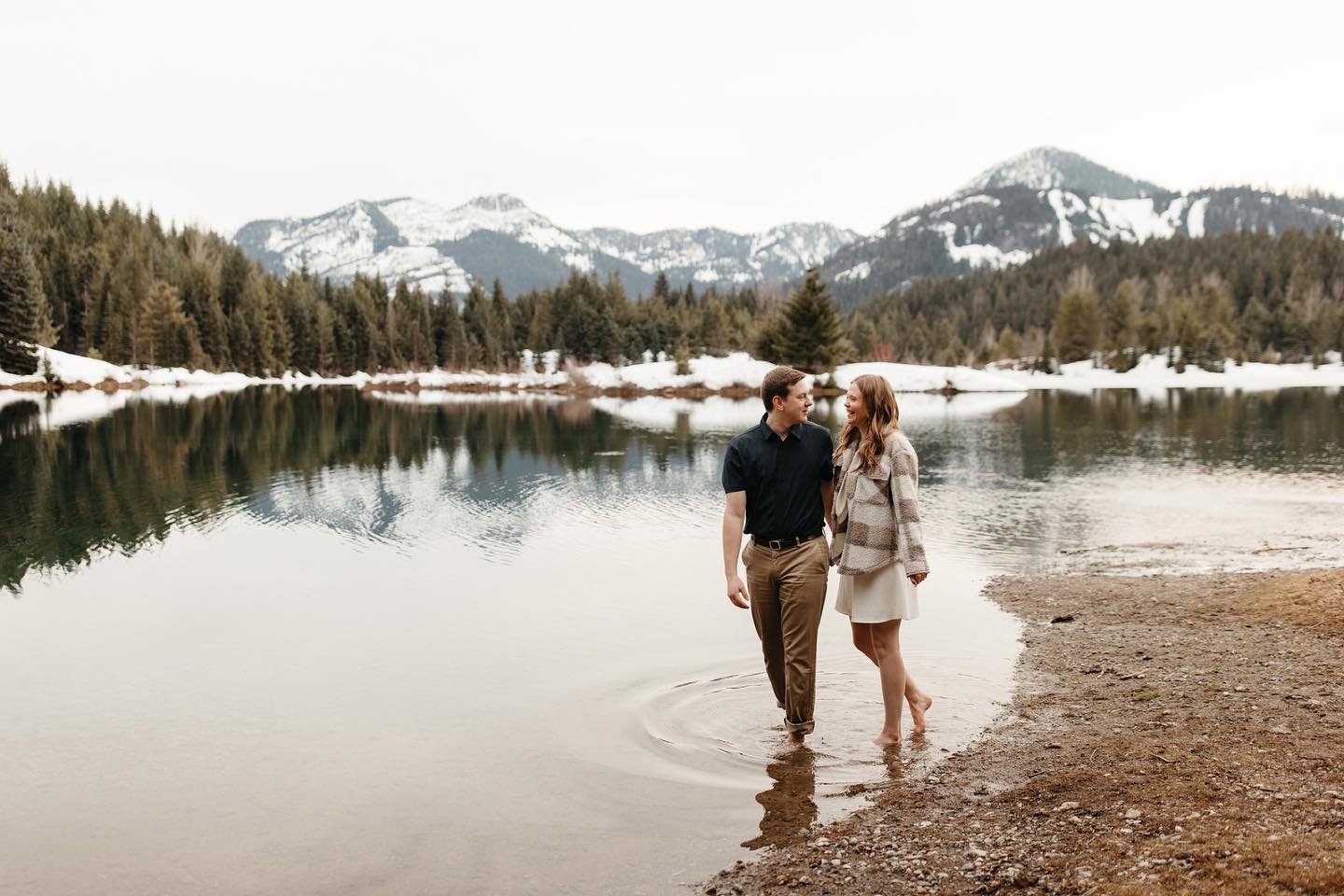 Officially less than one month away from when these two love birds tie the knot🕊️🤍 Smiling ear to ear while I make this post just remembering how much fun we had on this afternoon. I can barely wait for the wedding and when I can hug these two agai