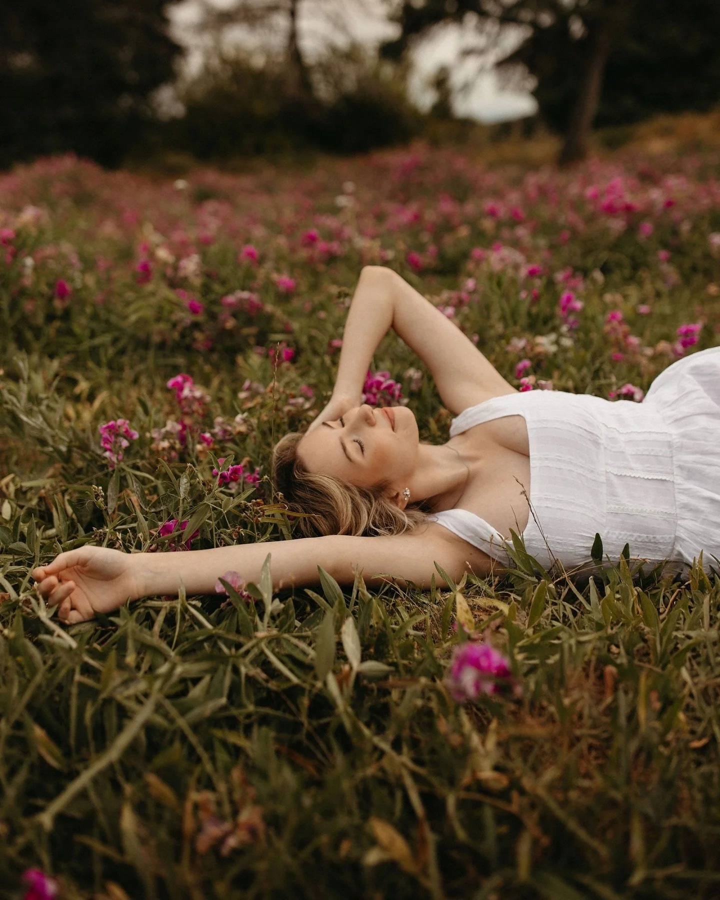 Written by Jane Austen herself 📜🌸

Keywords: portrait photography. Portrait photographer. Washington photographer. Seattle photographer. Senior photography. Wildflowers. Flower fields. Vintage. Portrait inspo. Ethereal. Cottagecore.