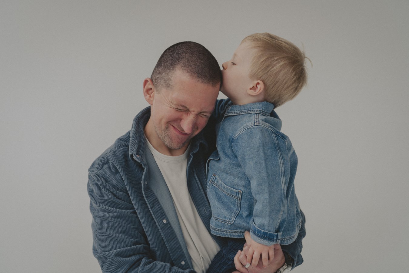 the grey edit photo-gillespie fam-fall mini session-northlight studio-11.jpg