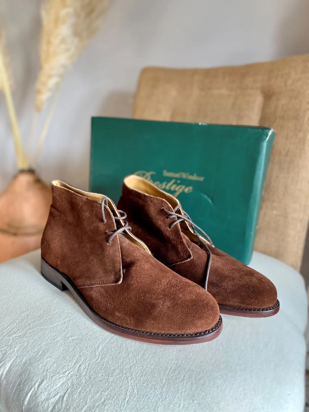 Samuel Windsor Prestige Chukka Boots — The Changing Room display picture 1