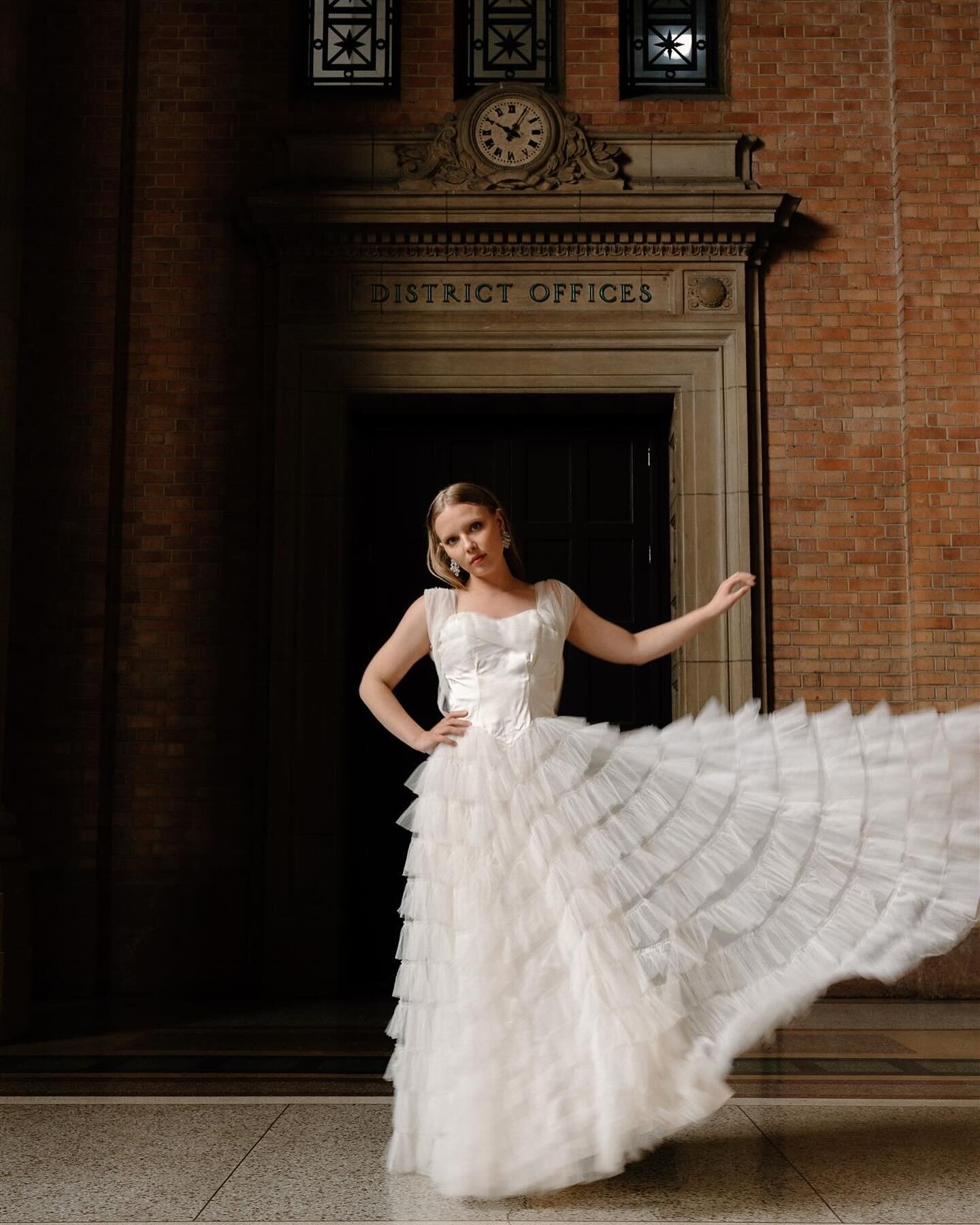 AUCKLAND bound // 📷
I&rsquo;m back in the city beginning of February for a gorgeous wedding. Cannot wait for some city vibes! x

Throwback to my last collaboration in Auckland with vintage gown lover @lovejamesstore and the team &mdash;
Model @sagaj