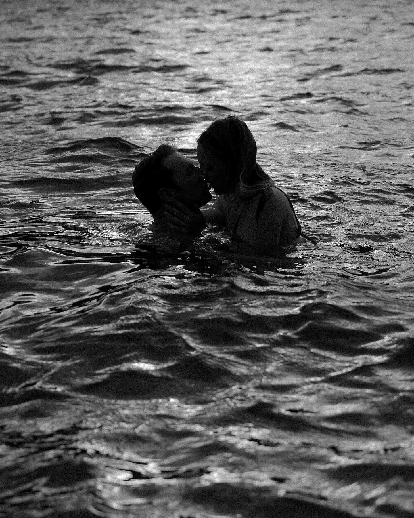 HAPPY VDAY LOVERS 🖤

&bdquo;The sunset melts into the waves,
the colours fade into the sea,
and it makes me wonder
if you&lsquo;d ever drown in love with me.&ldquo;

Some stills from a magical engagement shoot with Paige &amp; Nick from the US a few