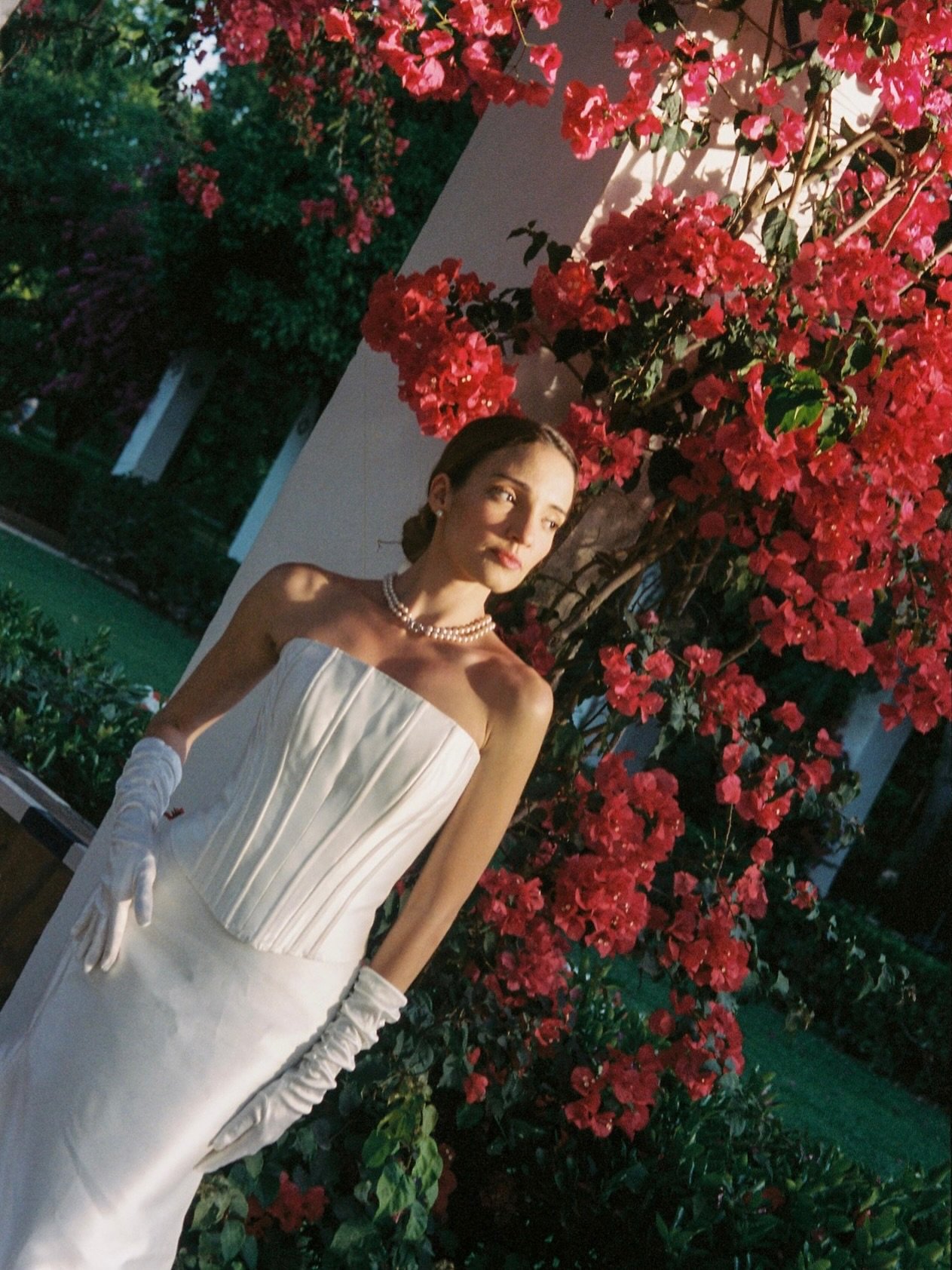 My muse STEFANIA 🥀 
Seville ~ Espa&ntilde;a on 35mm.

Adore this timeless &amp; classy look by
@maison.oui @sienricher 
Model @stefania.celardo 

#sevilla #plazadeespa&ntilde;a #luxurybridal #bridalgown #weddingphotography #35mmfilm #spainwedding #e