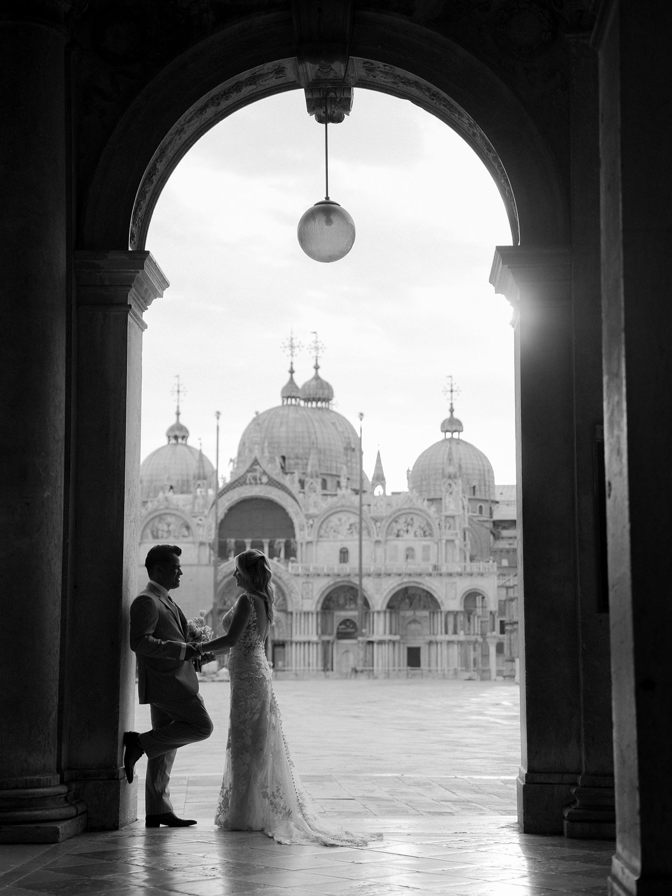 V E N E Z I A 🤍

An elopement that feels like a scene from a classic film &mdash; Old-world charm, gondola rides, timeless vows, and the kind of beauty you can only find in Venice.

Planning &amp; officiant @officiant.europe 
Photography @luisaapanu