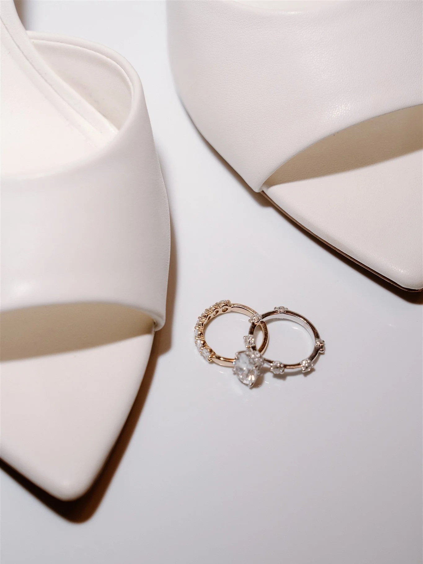 YULIZA | Getting ready moments from Lake Como &hearts;️

There&rsquo;s something so magical about capturing my couples from all over the world as they say &ldquo;I do&rdquo; in the most breathtaking places.
Feeling so grateful to be the one preservin