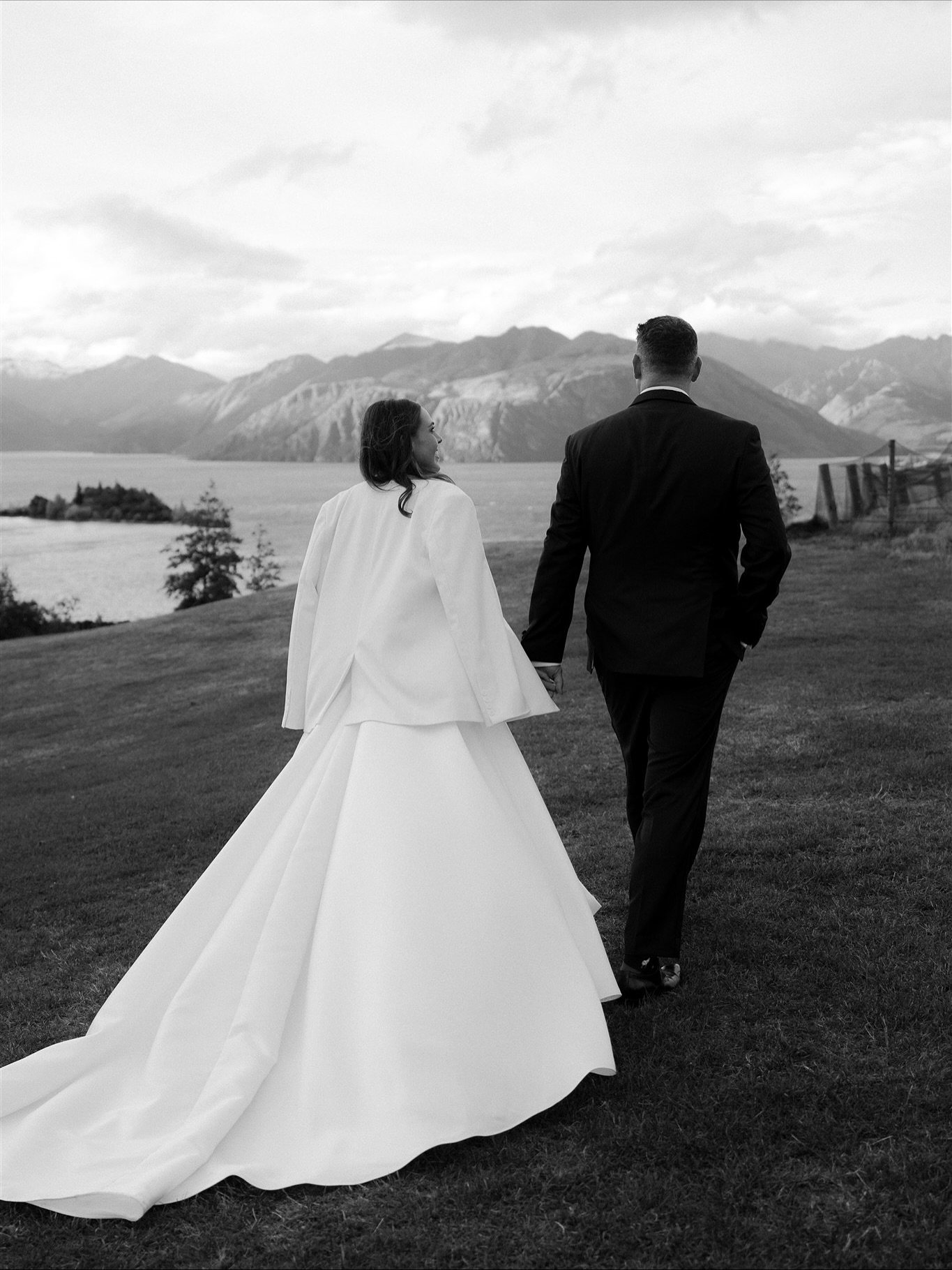 Wānaka always providing the iconic backdrops 🪞

Katherine &amp; Matt&rsquo;s spectacular fine day at RIPPON.

Venue @ripponhall 
Planning @onefinedayweddings 
Photo @luisaapanui 
Content @nosyparker__ 
Florals @littlebotanica__ 
Catering @aspiringca