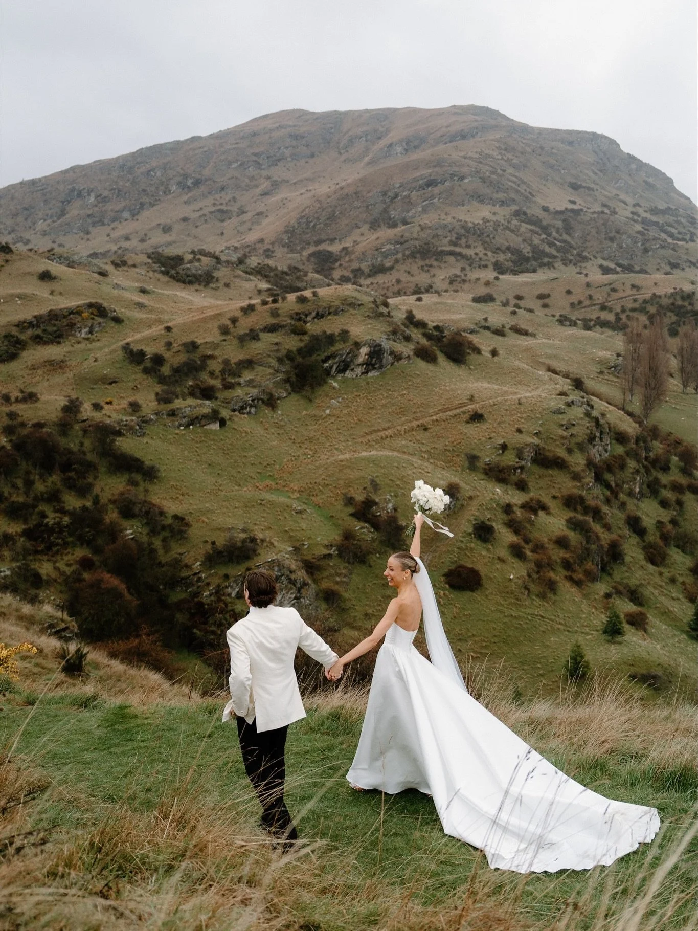 Amy &amp; Marshall // throwback to the start of the NZ season with the moodiest Queenstown wedding weather but the absolute best energy! ❤️&zwj;🔥

PS: don&rsquo;t let rain dictate the mood of your day &mdash; the party goes on ;)

#newzealandwedding