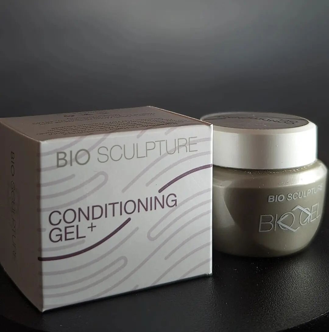 Conditioning Gel is a specialized base gel that offers extraordinary adhesion for thin, sore, damaged, dry and distressed nails.

This enriched base gel conditions the nail plate, promoting nail health in a concealer-foundation colour. See results af