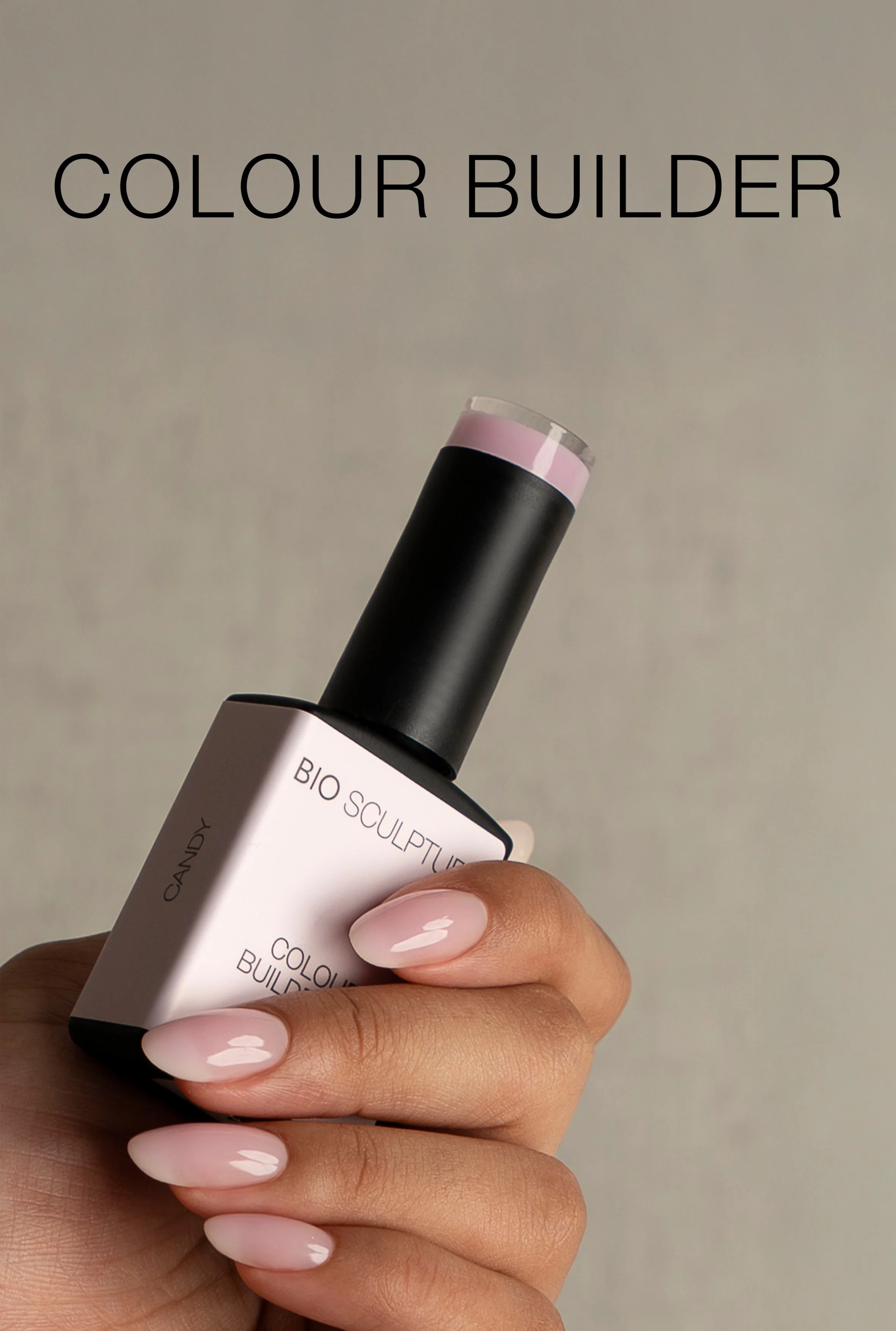 A single formula combining colour, strength and a super glossy finish, without the bulk or fuss. 