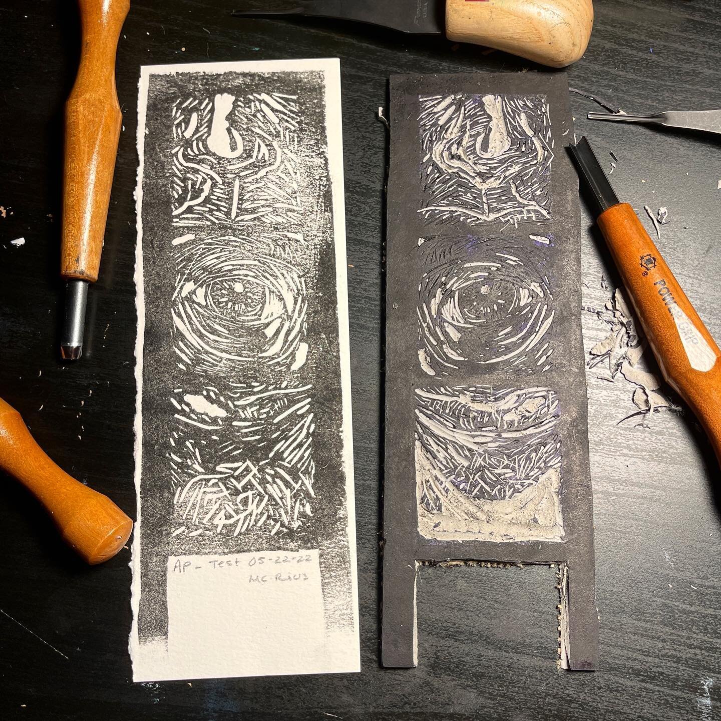 first print vs. carving block 🤗

&bull;
&bull;
&bull;
&bull;
&bull; #printmaking #miniprint #openpressproject #printmakersofinstagram #print #carving #linoblock #linocut #lino #photostrip #portrait
