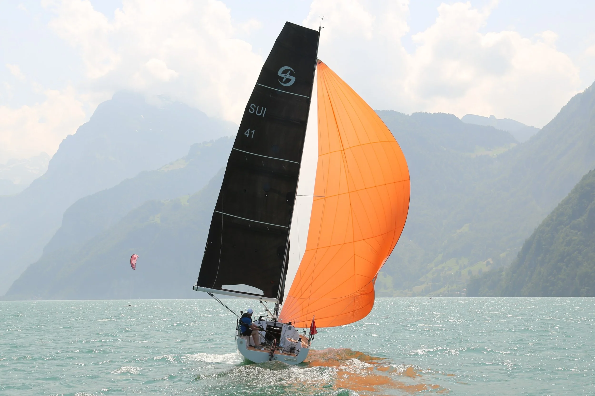 Einhand Gennaker-Halse bei 20Kn. Wind