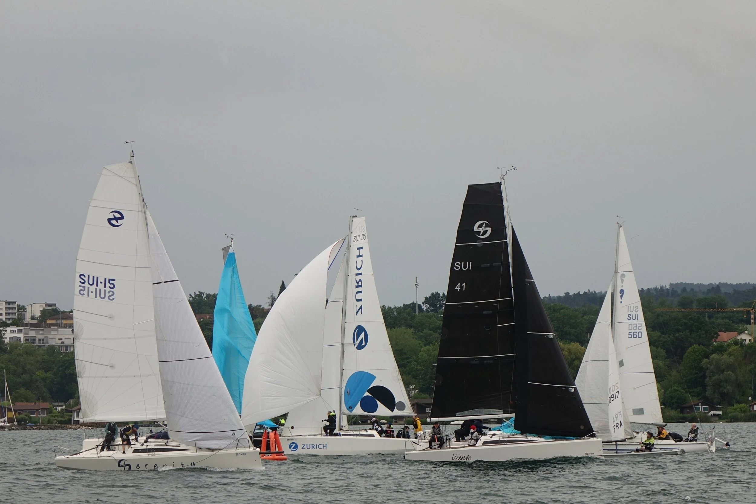 Bojenmanöver während der Mittwochregatta