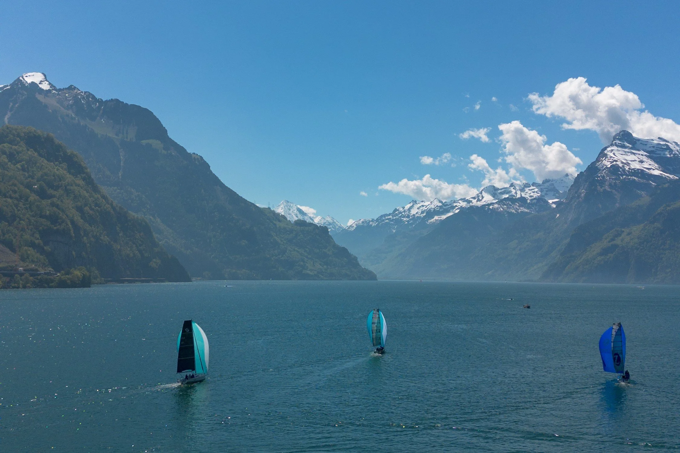 Saphire Klassentraining im Urnersee mit Segelmanöver und Gennaker