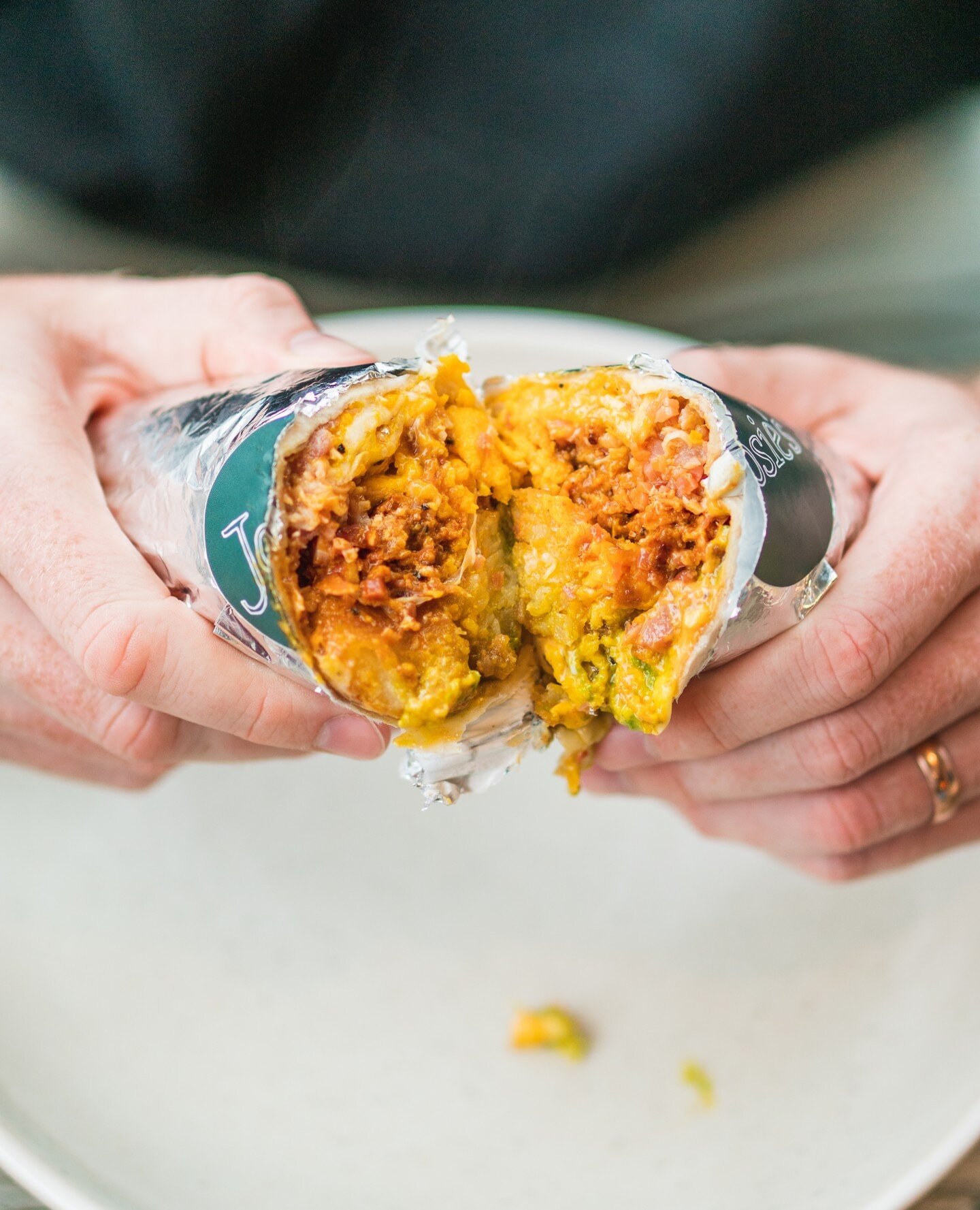 Life is too short for boring breakfasts! Spice things up with a delicious breakfast burrito 🌶️🌯