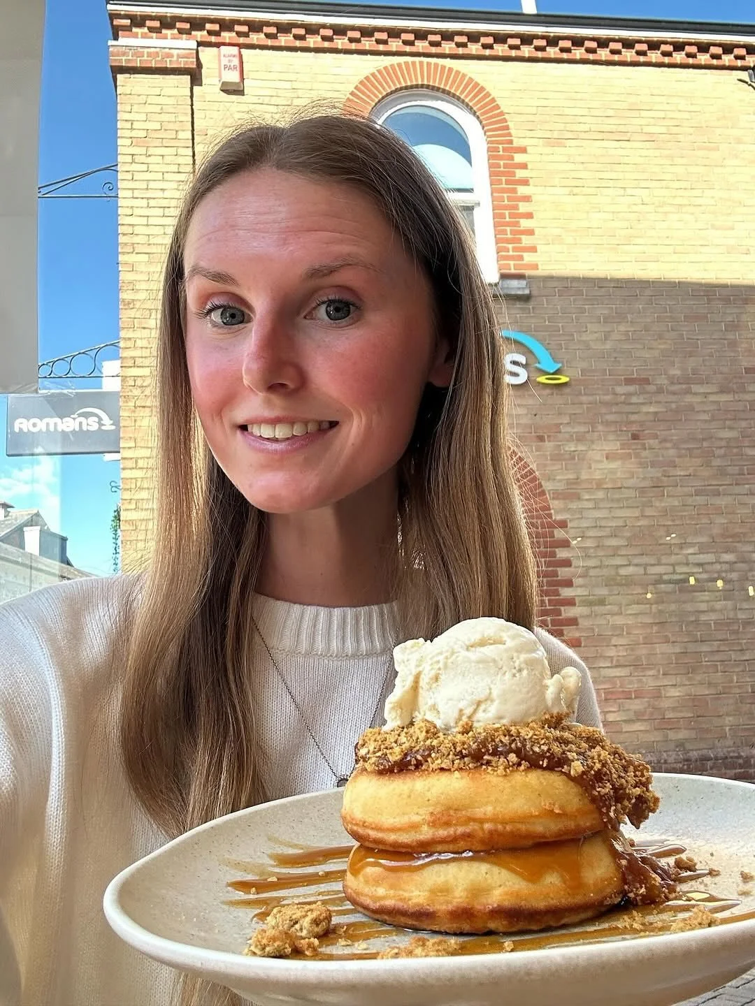 @frankies_freedomforever + a Josie&rsquo;s pancake stack = a match made in heaven 🫶 

Our Toffee Apple Pancakes are here for a limited time only 🥞🍏✨