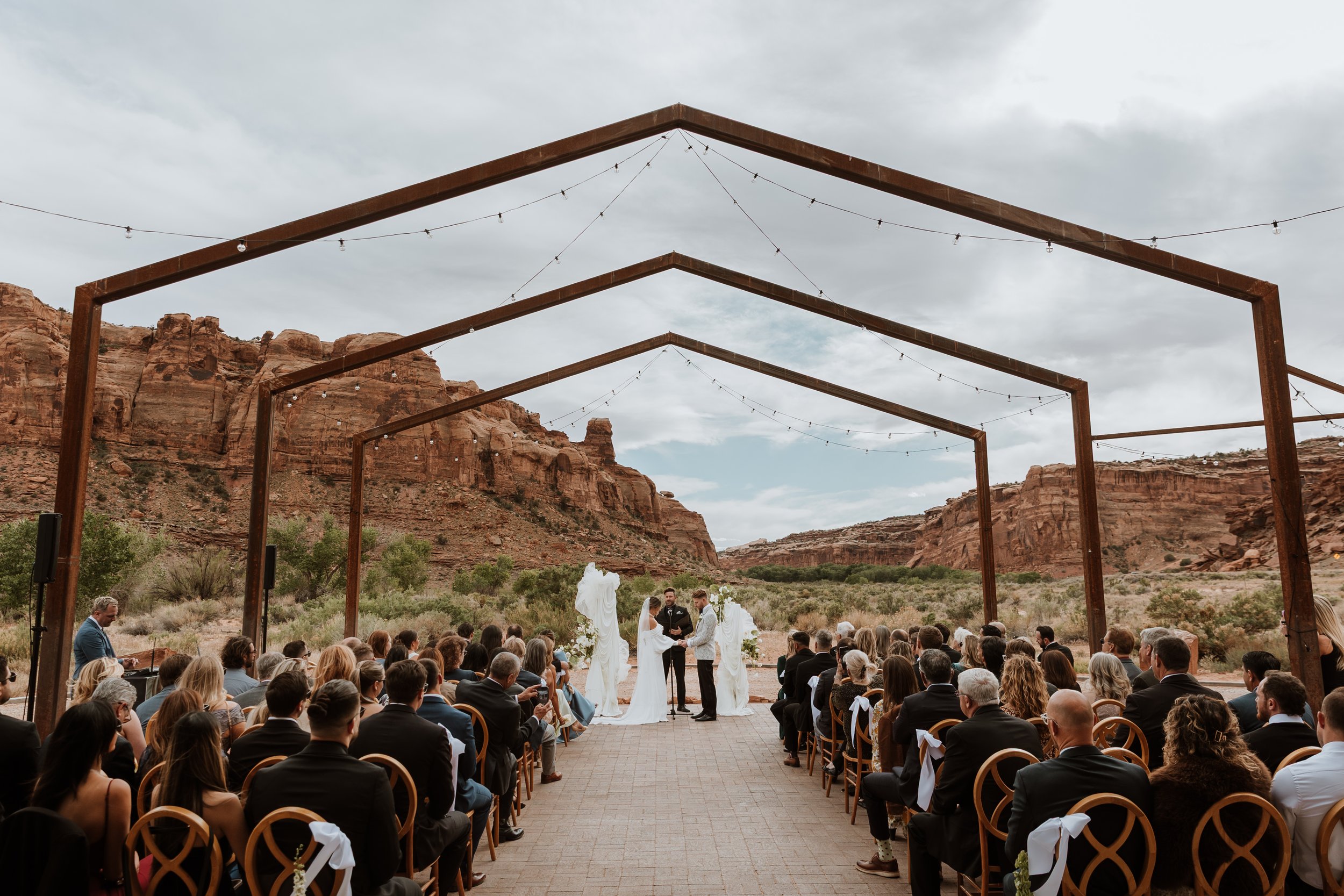 Do Wedding Venues Require You to Use Their Vendors? Here’s What to Know