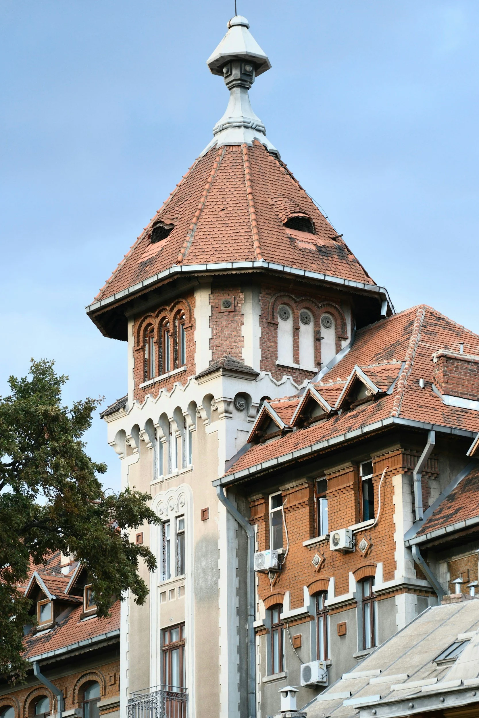       
  
    M/s. Sahil Enterprises Versus Union of India [WP (C) No. 688 of 2022], dated January 6, 2026  The Tripura High Court has held that Section 16(2)(c) of the GST Act ought not to be interpreted to deny ITC to purchasers in a bona fide tran