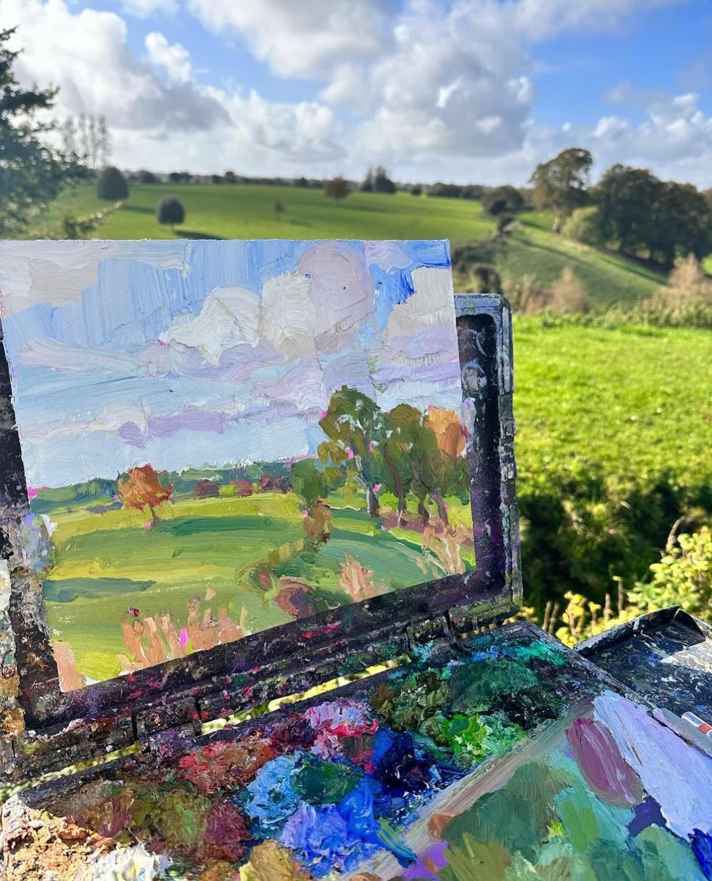 A day of big skies 💙 

I&rsquo;m really excited to be teaching some landscape-painting workshops and to meet some of you for a fun day painting outside. The June workshop is now sold out but I still have a few spaces left for 25th May. 

You can fin