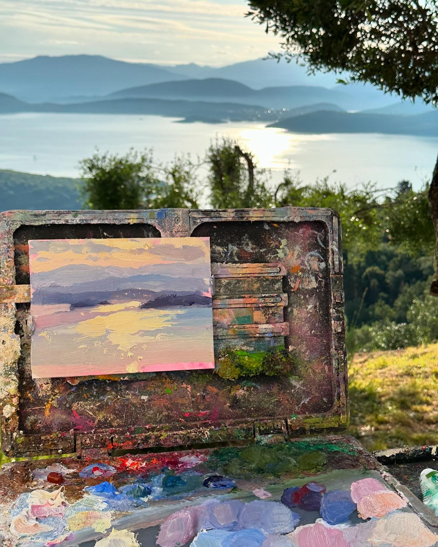 An absolute joy this week to be on an artist retreat kindly hosted by @villacollective 

We will be painting around Corfu, and one of each of our paintings will be up for auction later on this year in support of @ionian_env_foundation and @albaniaove