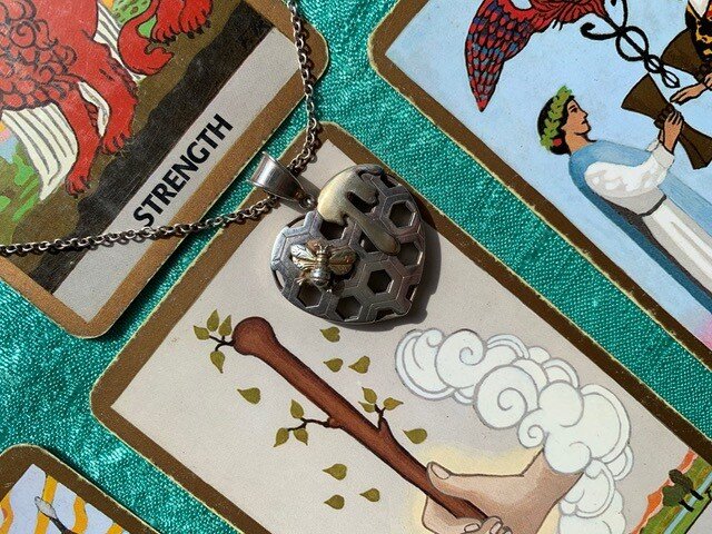 Sue B(ee) tarot reading -pollinating our potential to make honey :-)