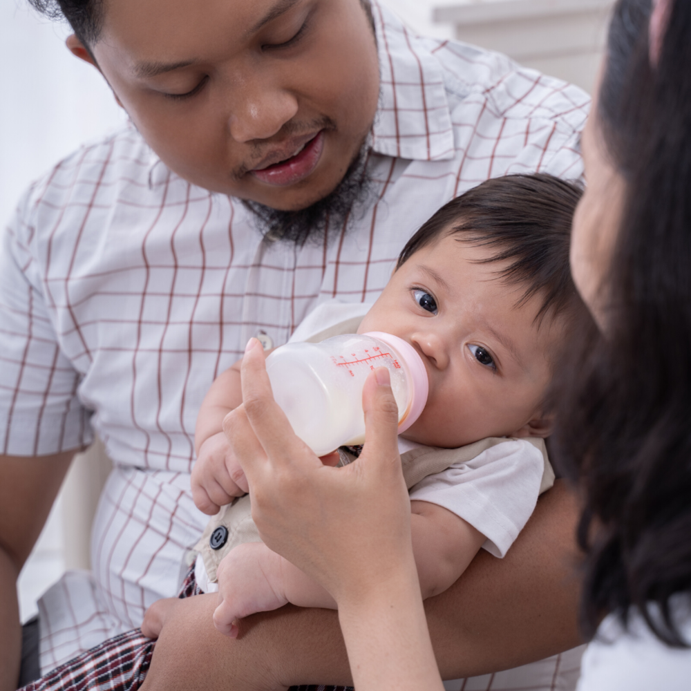 bottles for breastfed babies - introducing a bottle