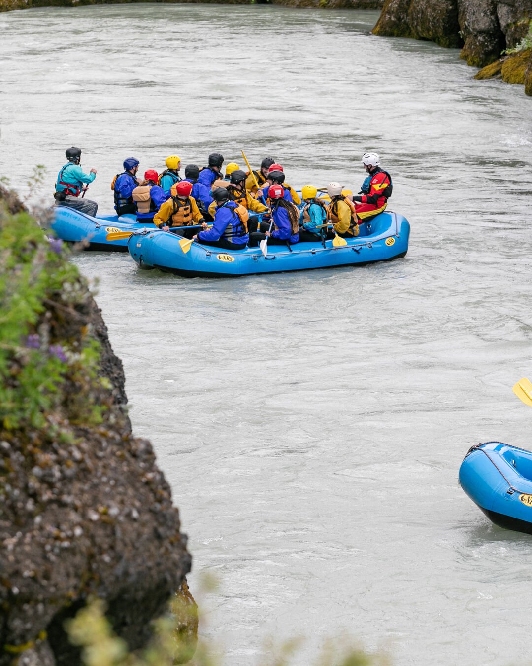 Ready to embrace the chill of the Hv&iacute;t&aacute; River? 🌊 Rafting here isn't just an adventure; it's a new way to see nature&rsquo;s untouched beauty. Imagine cruising through landscapes only the river knows. Let's make memories where the ordin