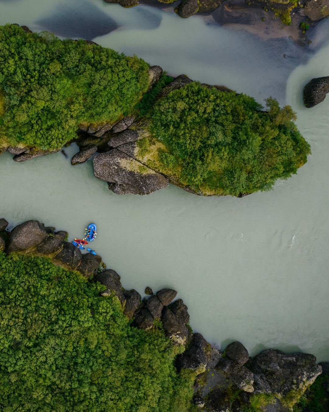 Rafting down the Hv&iacute;t&aacute; river with Arctic Rafting is an adventure you can tailor to your taste, be it thrilling rafting or serene kayaking. And guess what? There's a heavenly treat waiting for you afterwards &ndash; a cozy time in a hot 