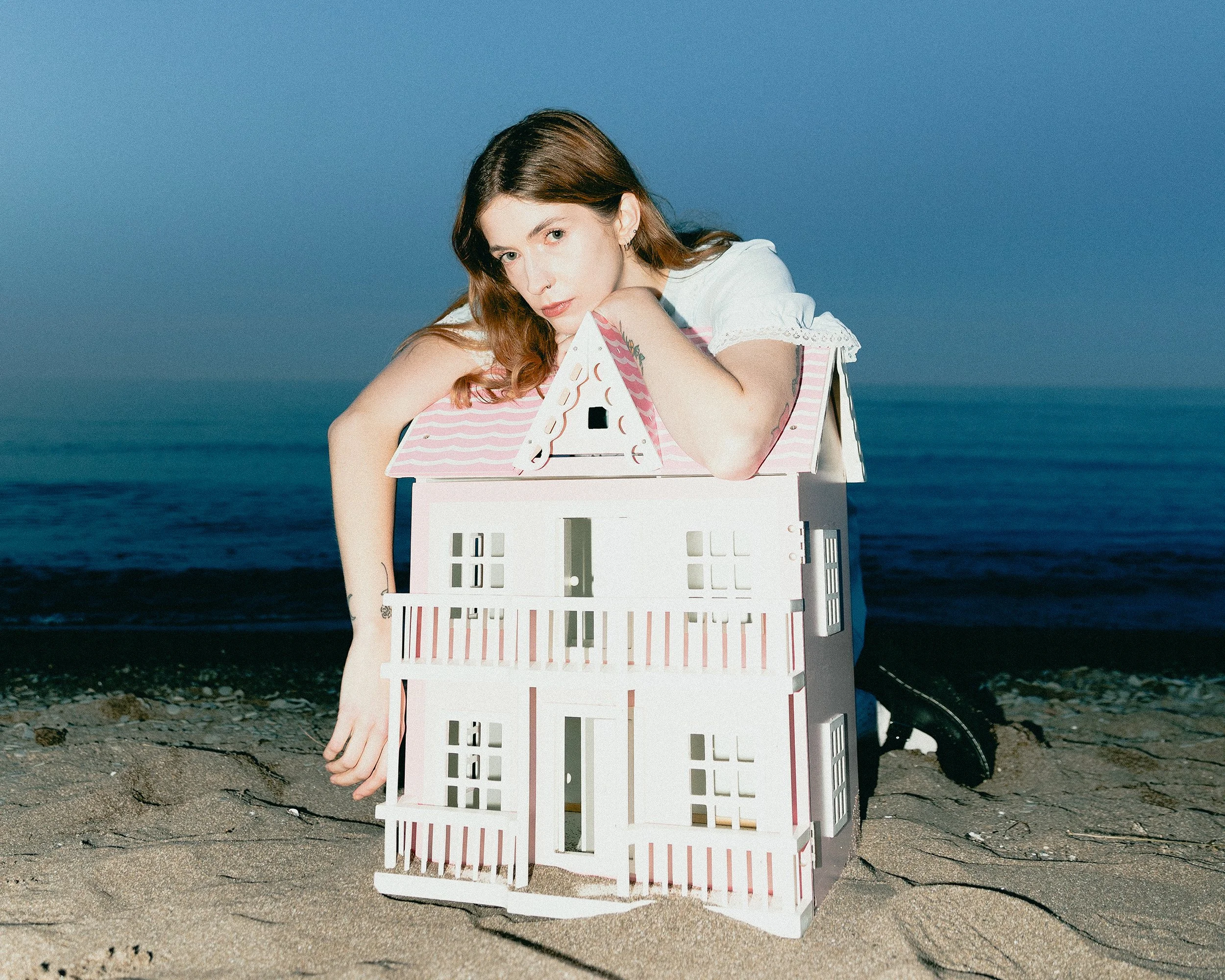 FINDING HOME: ELLIS’S ‘NO PLACE THAT FEELS LIKE’