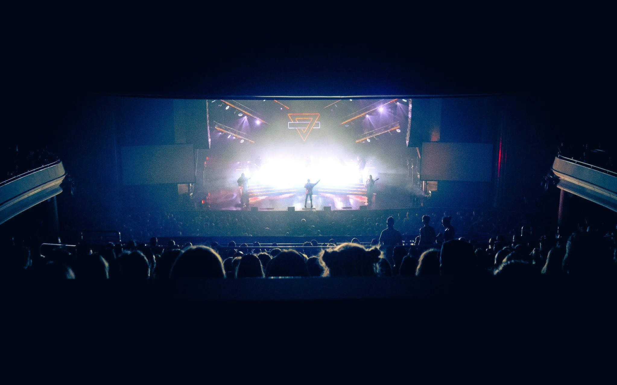 RAINBOW KITTEN SURPRISE AT HARD ROCK LIVE