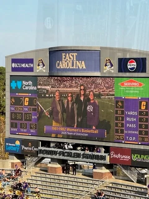 We had an amazing time at @ecupiratesfb Homecoming Weekend!

Kicking things off with tailgating alongside the @ecuwbb team, coaches, alumni, and fans made it a true celebration of Pirate spirit. It was great reconnecting with friends and players from