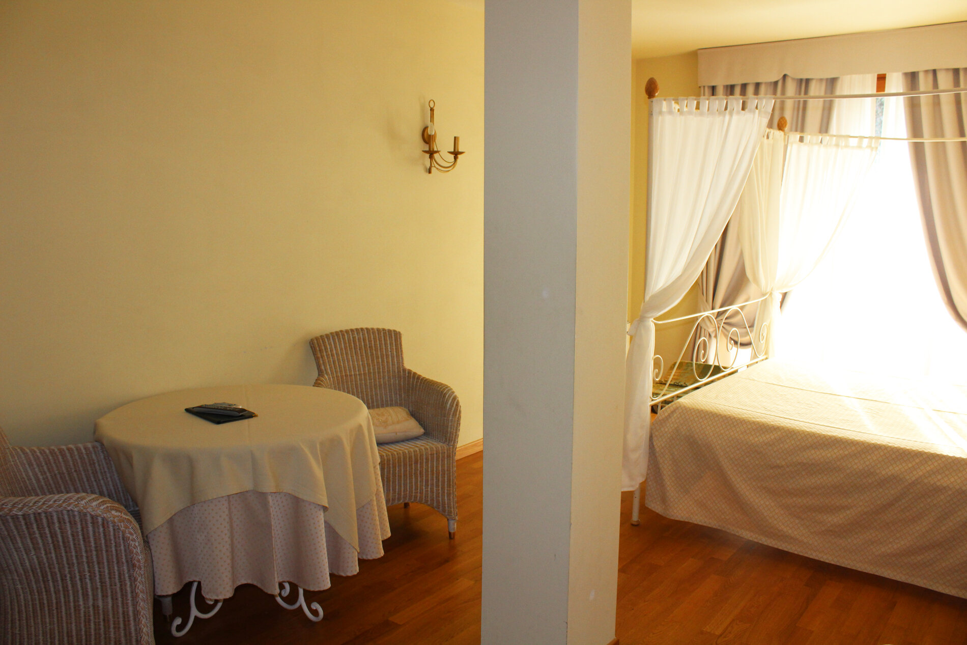 villa_elite_resort_junior_suite_matrimoniale_vista_lago2+1005.jpg