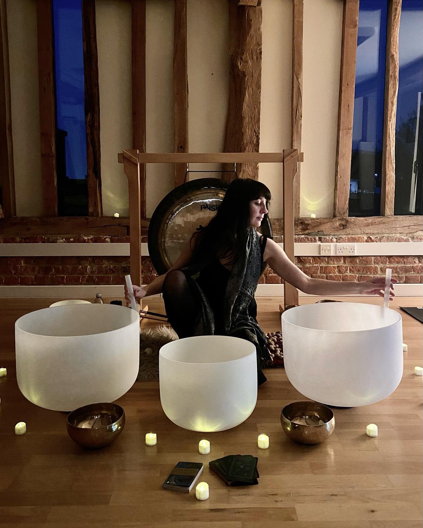 Great to be back for last nights sound bath! We had a full house at Penny Jones Studio, located at the idyllic Suffolk Food Hall. My huge 18 inch crystal singing bowls got their debut and were loved by all. 🤍 SO DEEP. 🤍 We had smiles and tears. Rel
