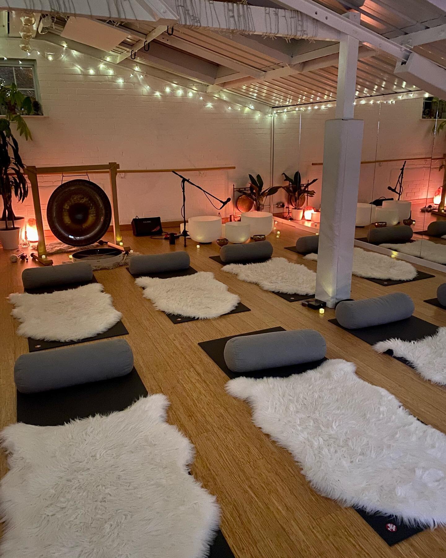 🤍 90 minutes of sound bathing bliss at @matspace_studios last night. Thank you to all who came, I&rsquo;m so pleased the longer session felt so good for everyone. 🙏 

New dates will be confirmed over the next few days. Have a beautiful weekend! 💫
