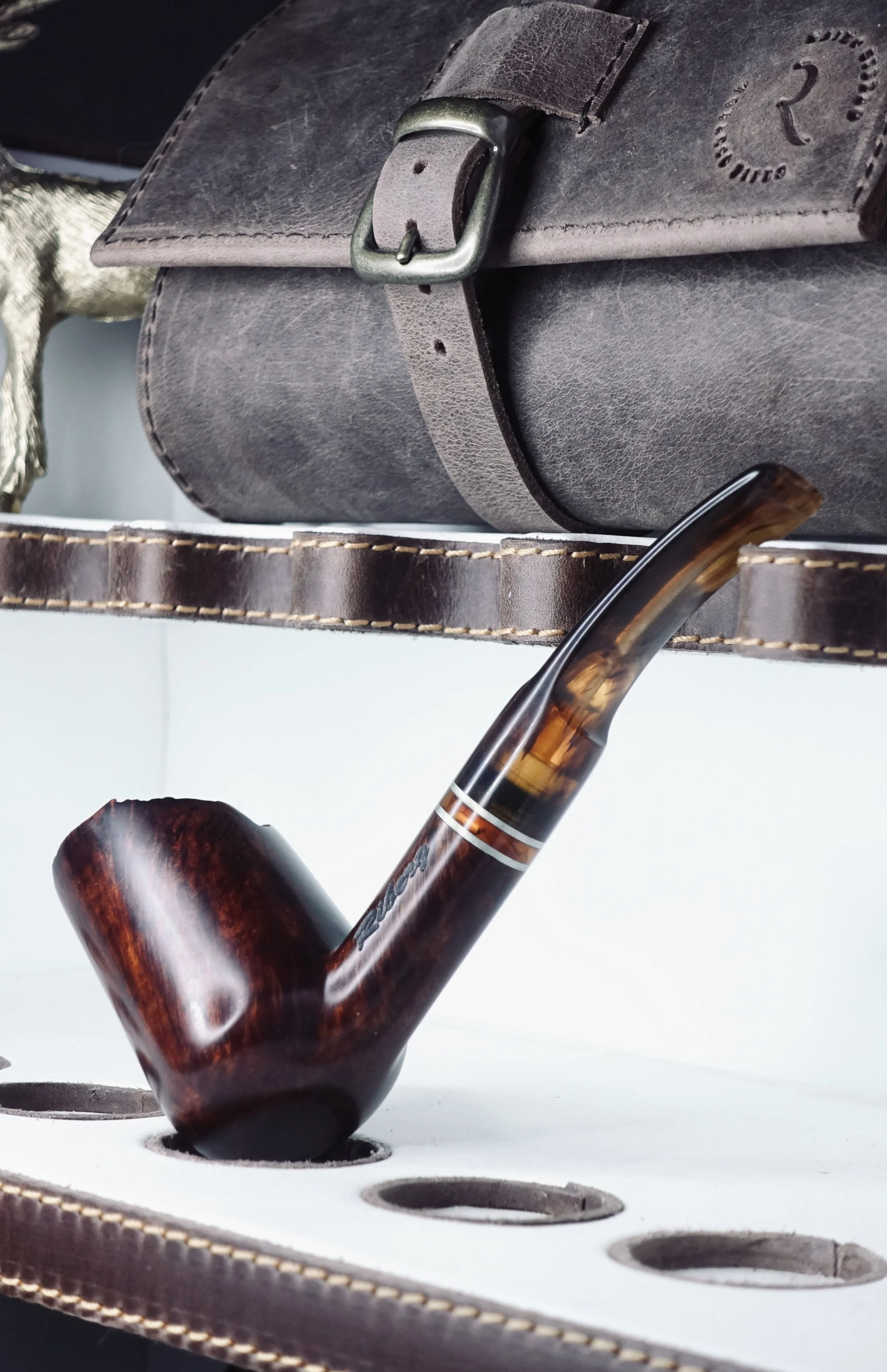 Embrace sophistication with our exquisite handmade luxury tobacco pipe from the wildlife series, featuring a captivating animal design. Each pipe is crafted with precision and care, using the finest materials to ensure durability and aesthetic appeal