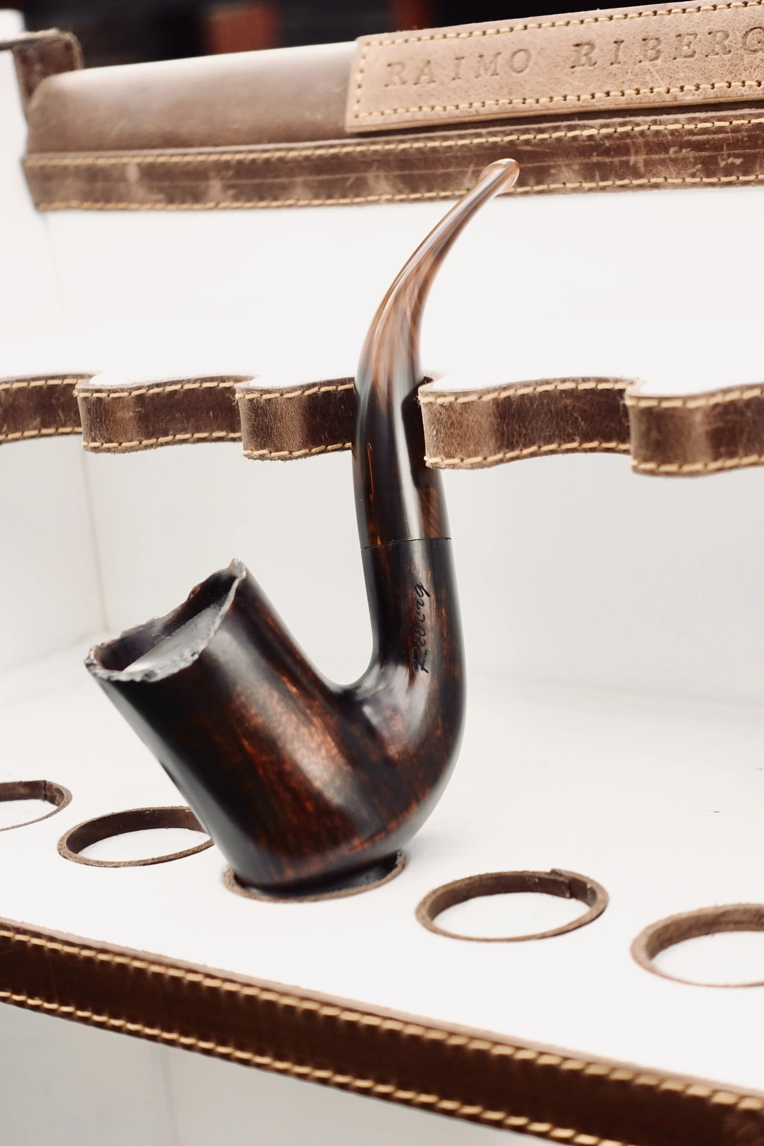 Luxury Handmade Artisan Tobacco Pipes - Unique Smoking Accessories.Indulge in the luxury of our handmade artisan tobacco pipes. Each pipe is meticulously crafted for a sophisticated smoking experience. Browse our collection and find the perfect piece