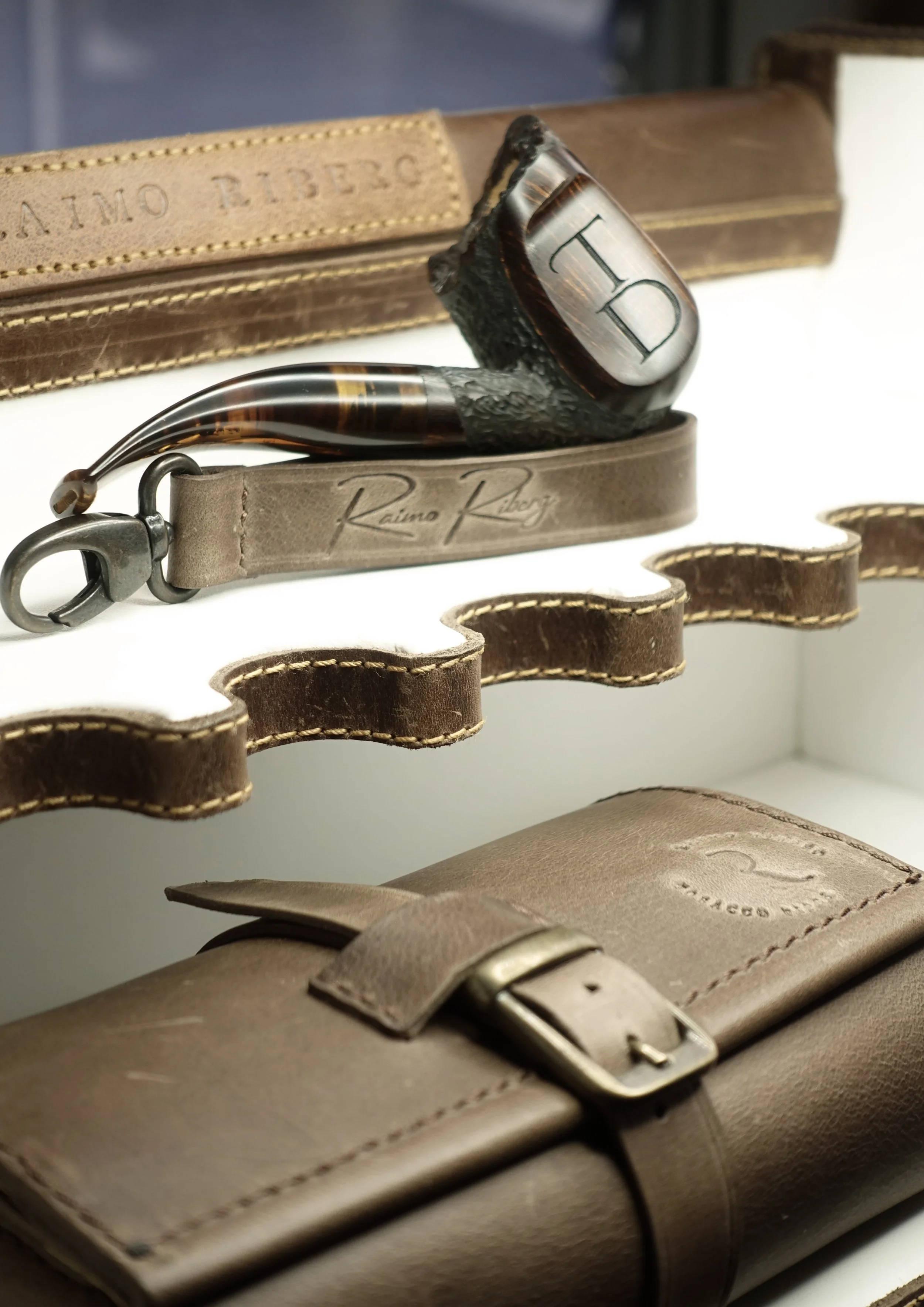 Luxury leather pipe set with accessories and case embossed with Raimo Riberz brand