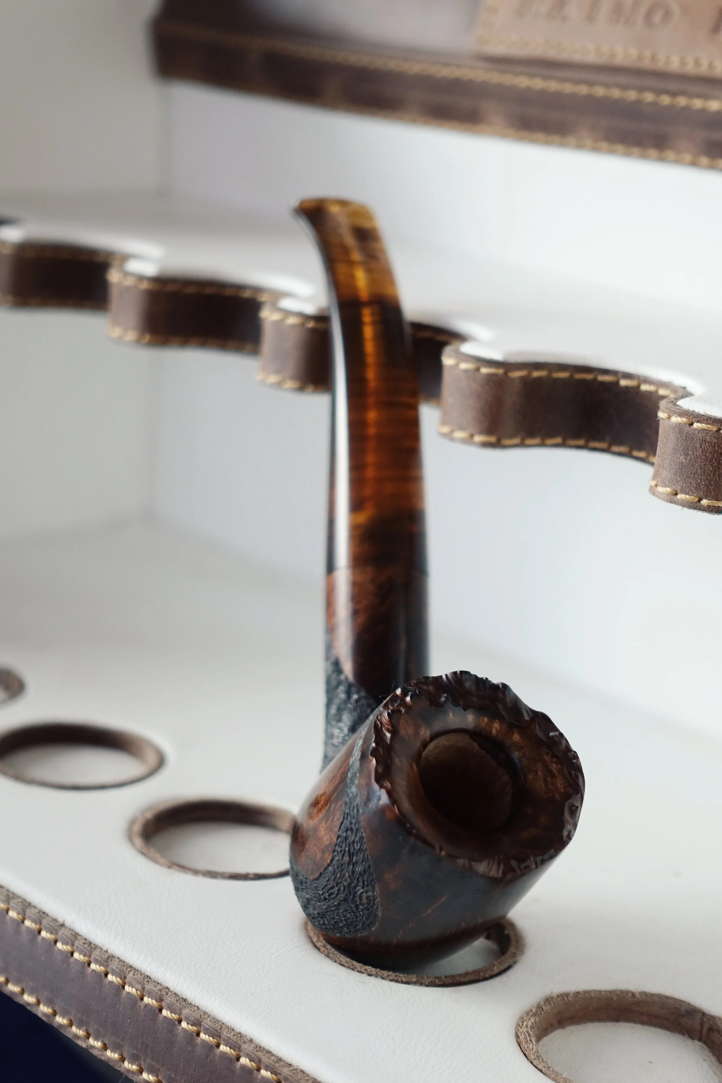 Luxury Handmade Artisan Tobacco Pipes - Unique Smoking Accessories