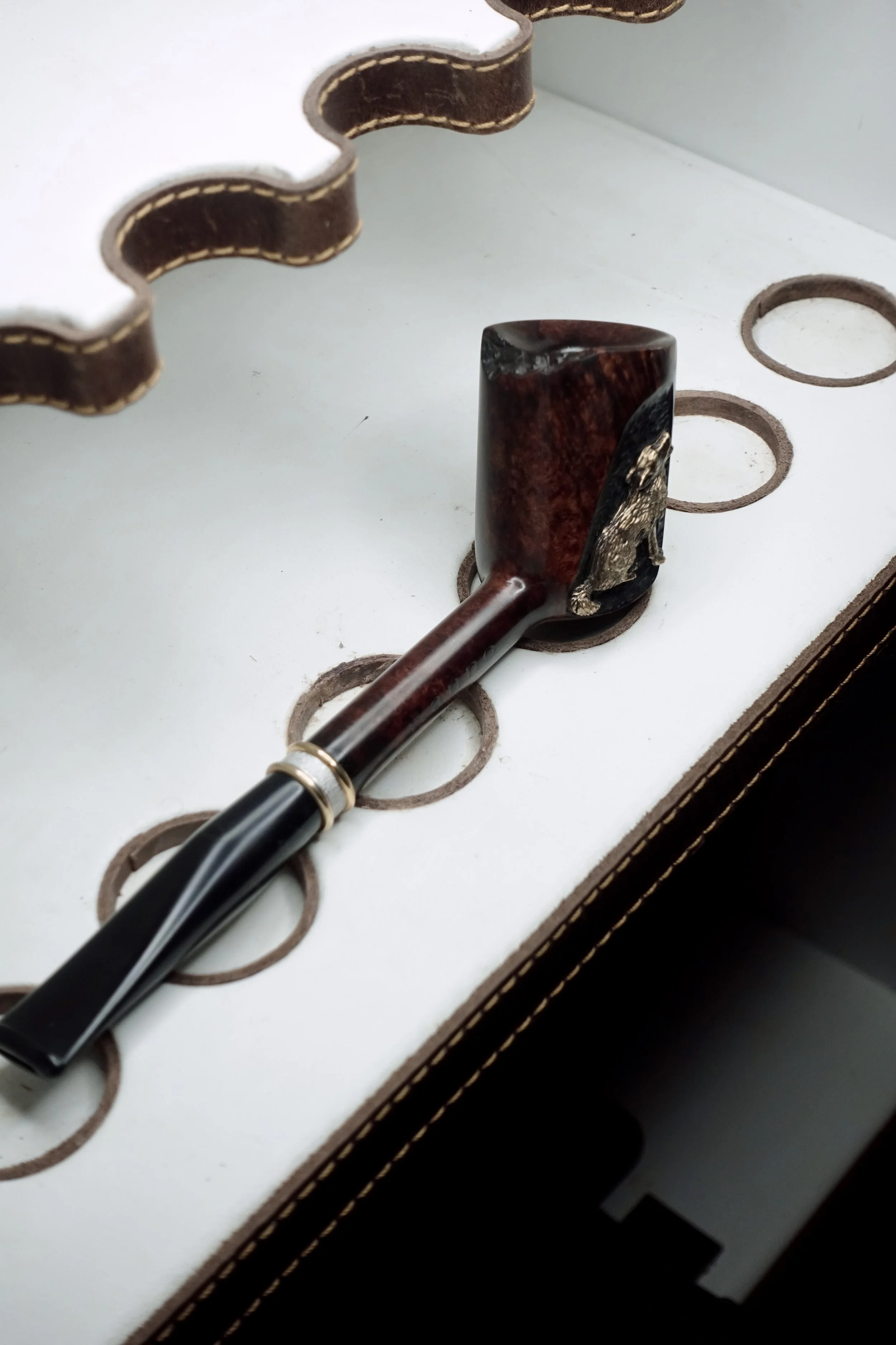 Premium Hand Carved Briar Wood Tobacco Pipe. Experience the epitome of luxury with premium hand-carved briar wood tobacco pipe. Meticulously crafted by skilled artisan, this pipe combines artistry and functionality for a truly unique smoking experien