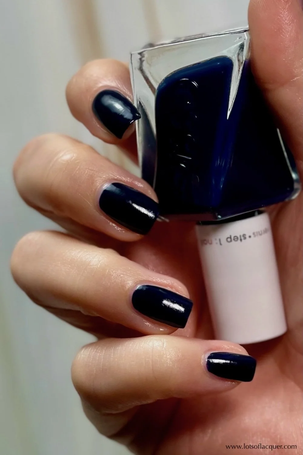 Gel by Essie Caviar Bar swatch - long lasting navy blue nails