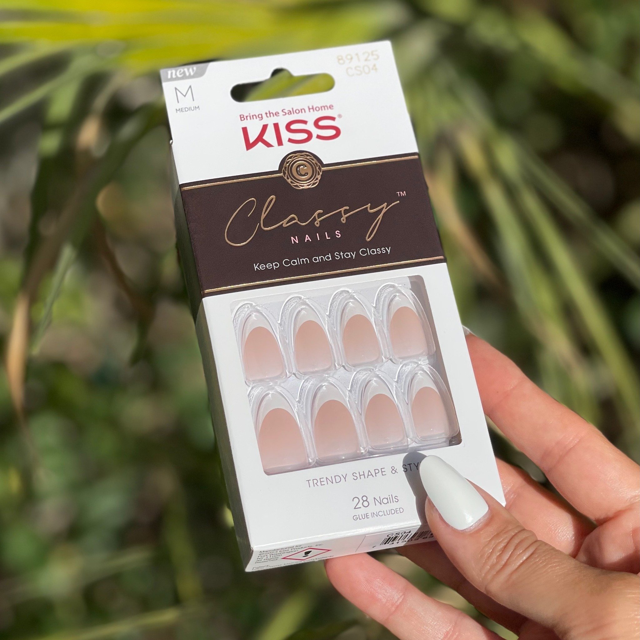 Arriving to Cali for @stagecoach ?👢☀️ @kissproducts press-ons are great for this dusty weather! You'll have no worries about sand getting in your polish as it dries &amp; they're easy to apply ~ 

#kissnails #kissnailsusa #kissclassynails #kissclass