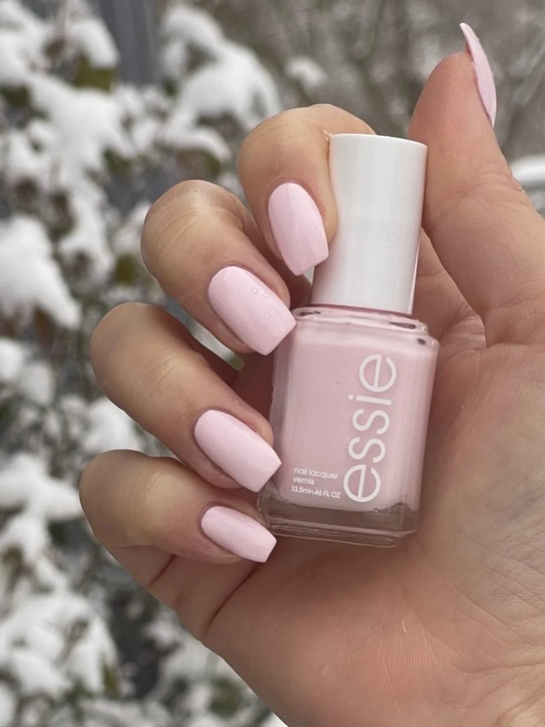 ❄️💕 @essie peak show - one of my favorite powder pinks for winter - it&rsquo;s from the 2015 virgin snow winter collection so it&rsquo;s not a new shade but it is a classic. More pastel than fiji but pinker than ballet slippers. Do you have a favori